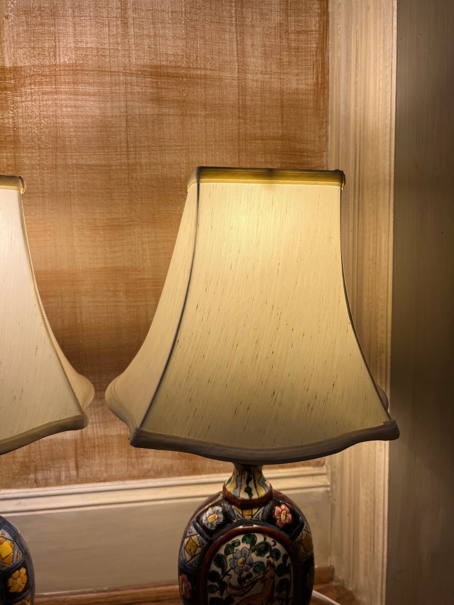 PAIR OF ANTIQUE ITALIAN MAJOLICA CERAMIC TABLE LAMPS