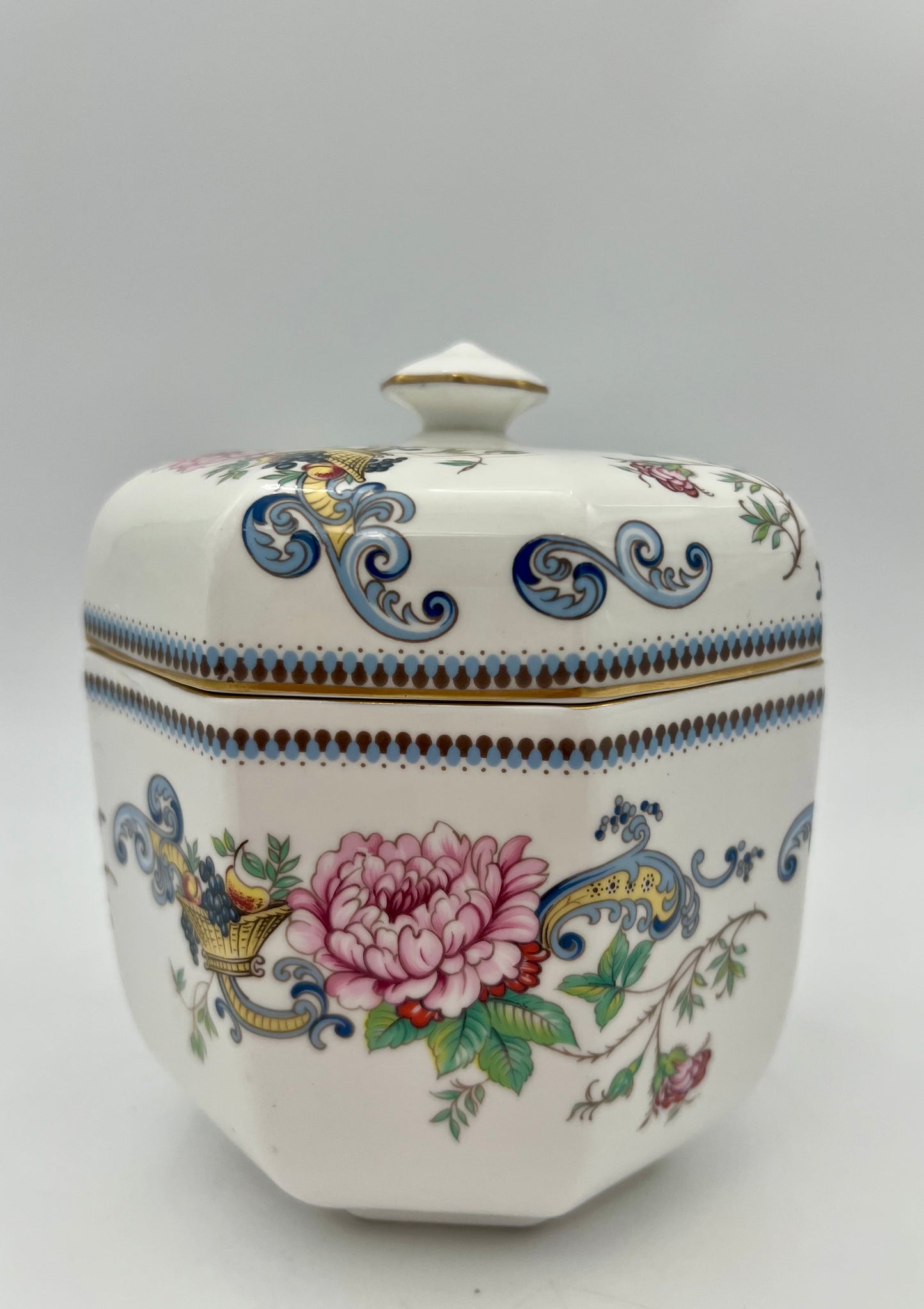 VINTAGE CROWN STAFFORDSHIRE CHELSEA MANOR BOWL WITH LID