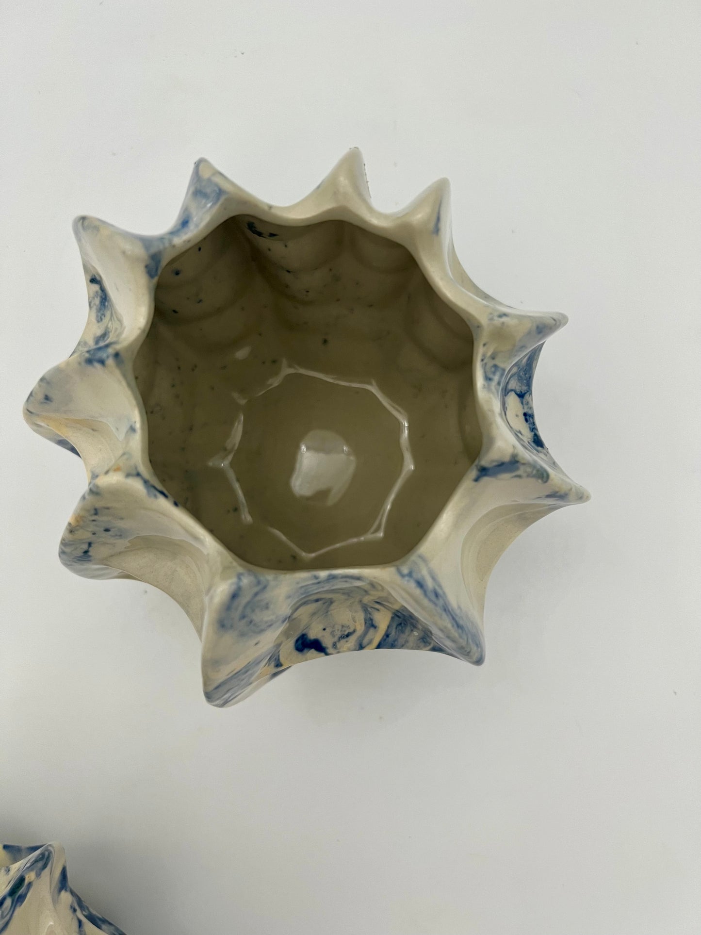 PAIR OF VINTAGE ABSTRACT BLUE AND WHITE CERAMIC PLANTERS/CANDLE HOLDERS
