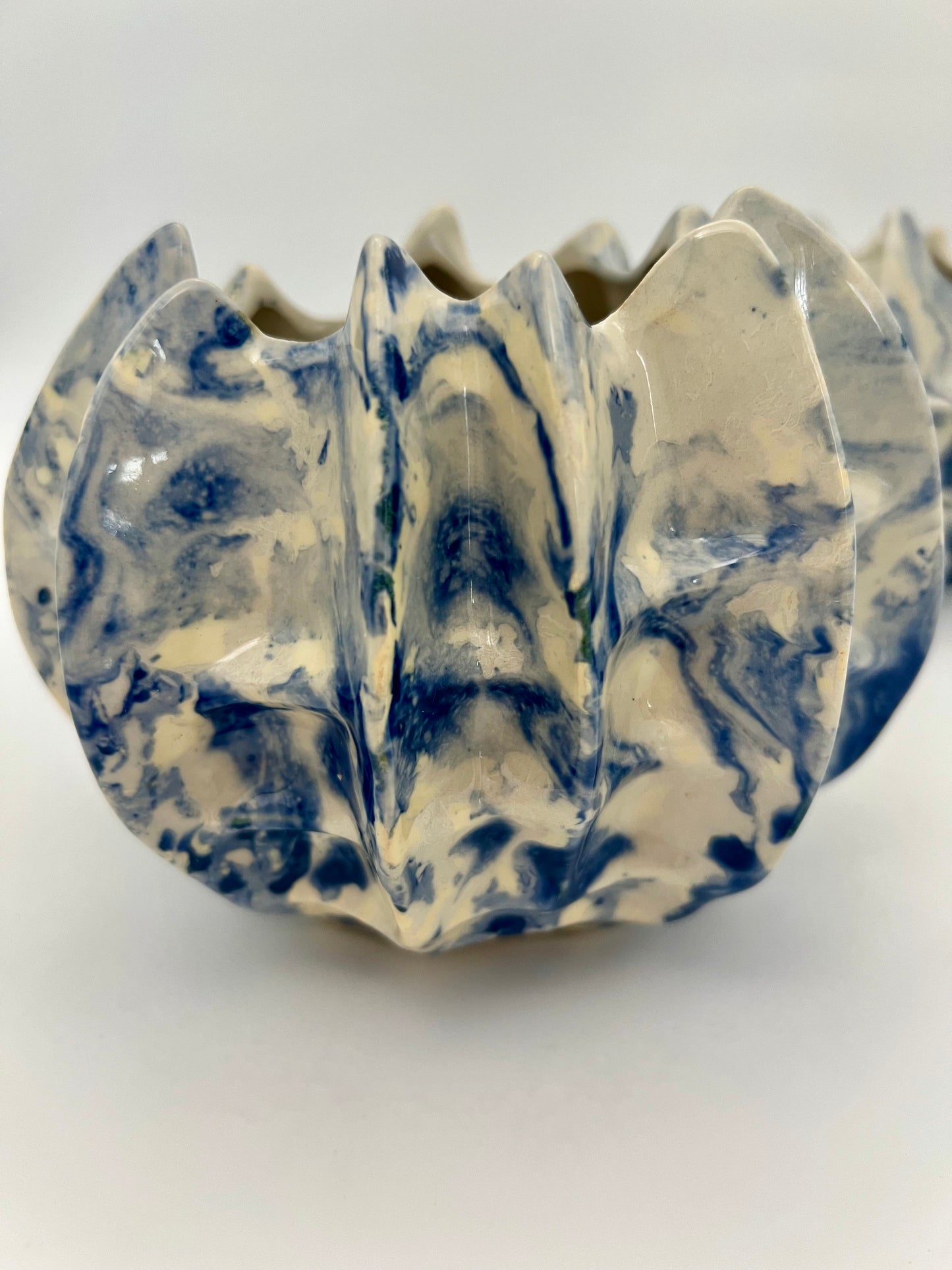 PAIR OF VINTAGE ABSTRACT BLUE AND WHITE CERAMIC PLANTERS/CANDLE HOLDERS