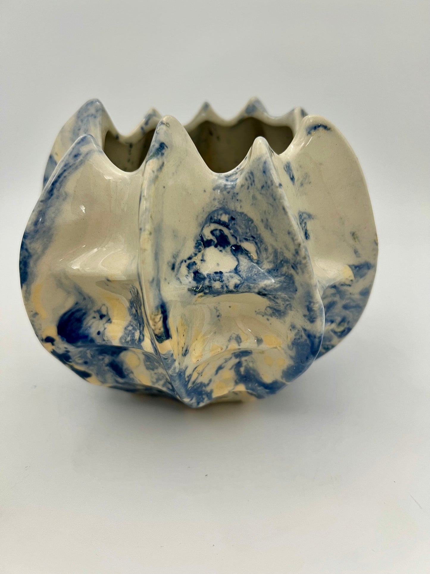 PAIR OF VINTAGE ABSTRACT BLUE AND WHITE CERAMIC PLANTERS/CANDLE HOLDERS