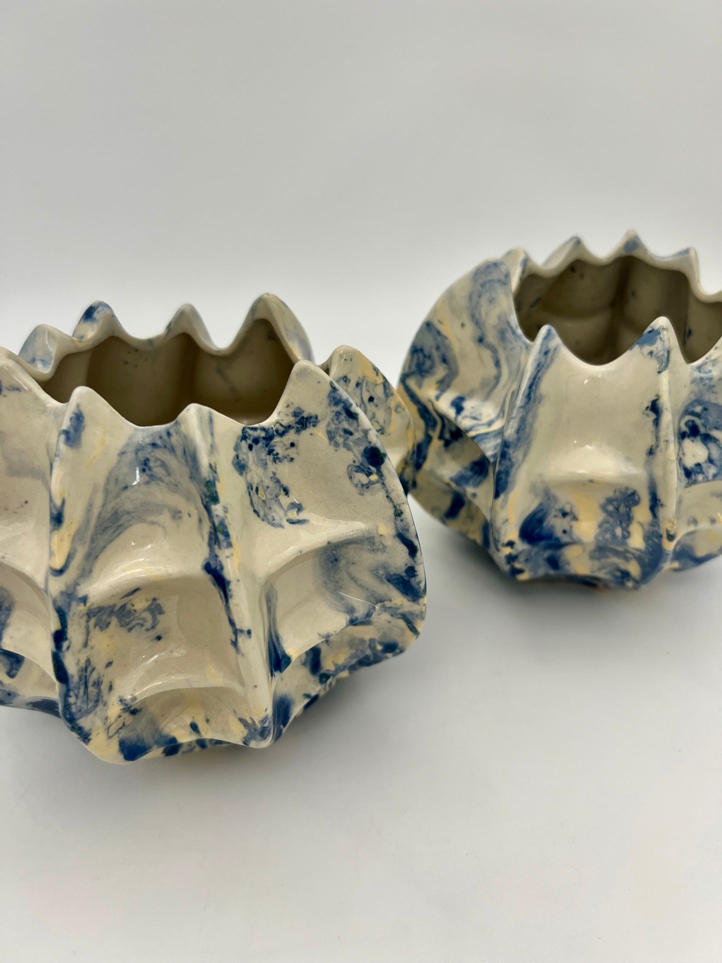 PAIR OF VINTAGE ABSTRACT BLUE AND WHITE CERAMIC PLANTERS/CANDLE HOLDERS