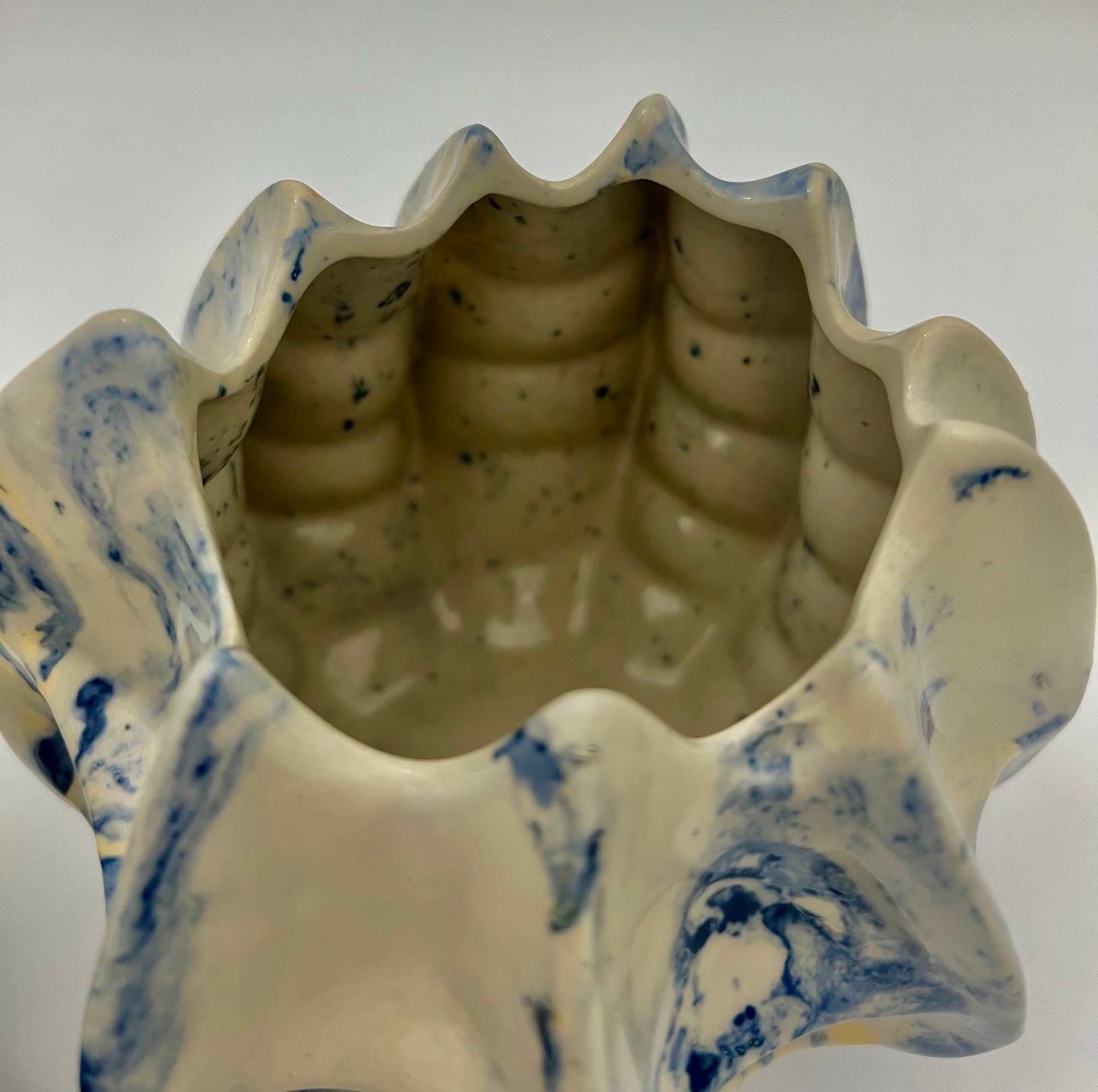 PAIR OF VINTAGE ABSTRACT BLUE AND WHITE CERAMIC PLANTERS/CANDLE HOLDERS