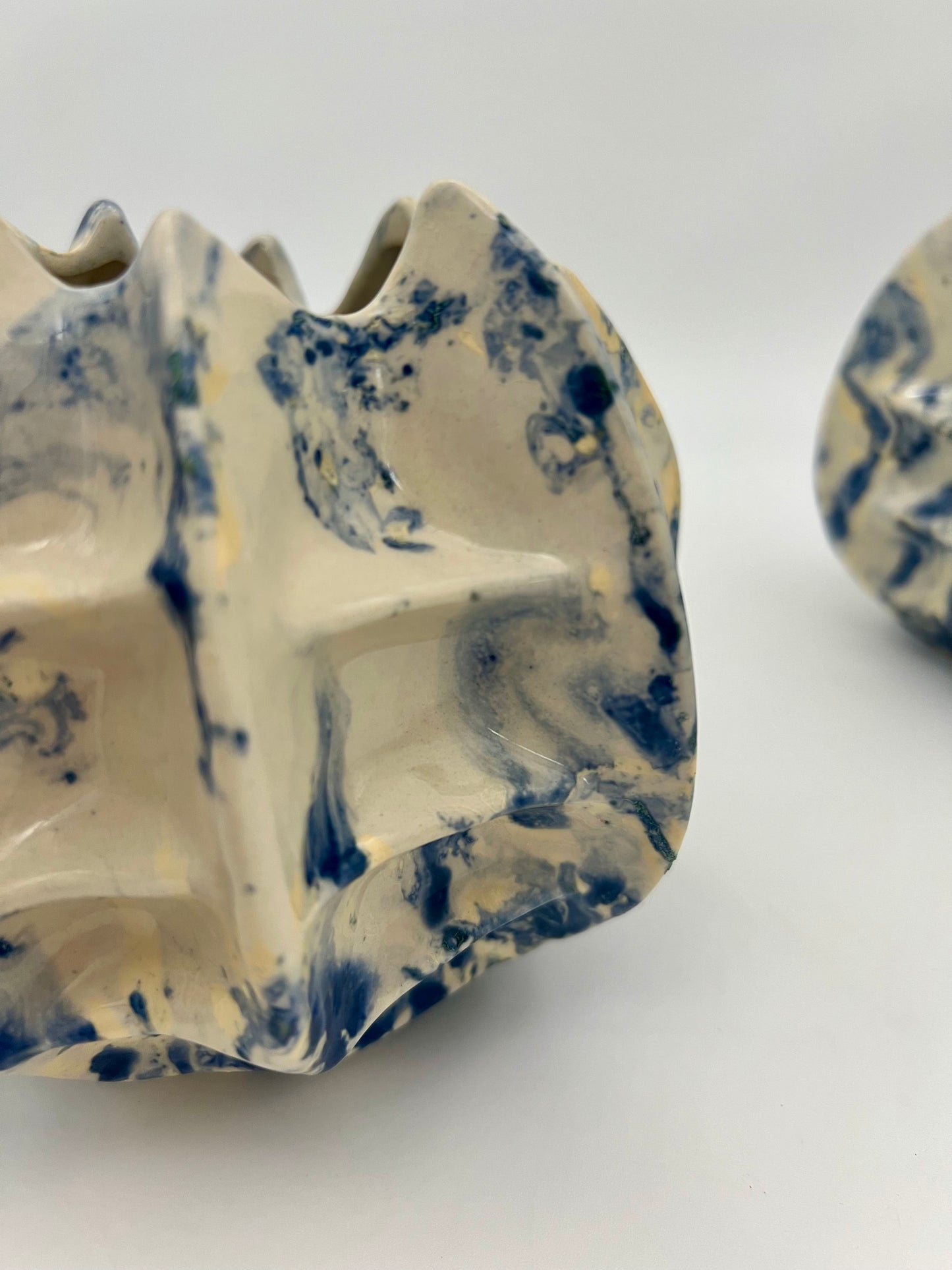 PAIR OF VINTAGE ABSTRACT BLUE AND WHITE CERAMIC PLANTERS/CANDLE HOLDERS