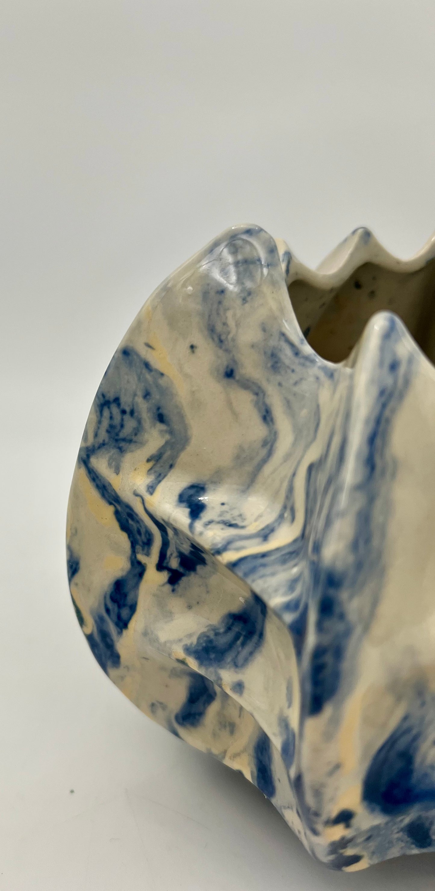 PAIR OF VINTAGE ABSTRACT BLUE AND WHITE CERAMIC PLANTERS/CANDLE HOLDERS