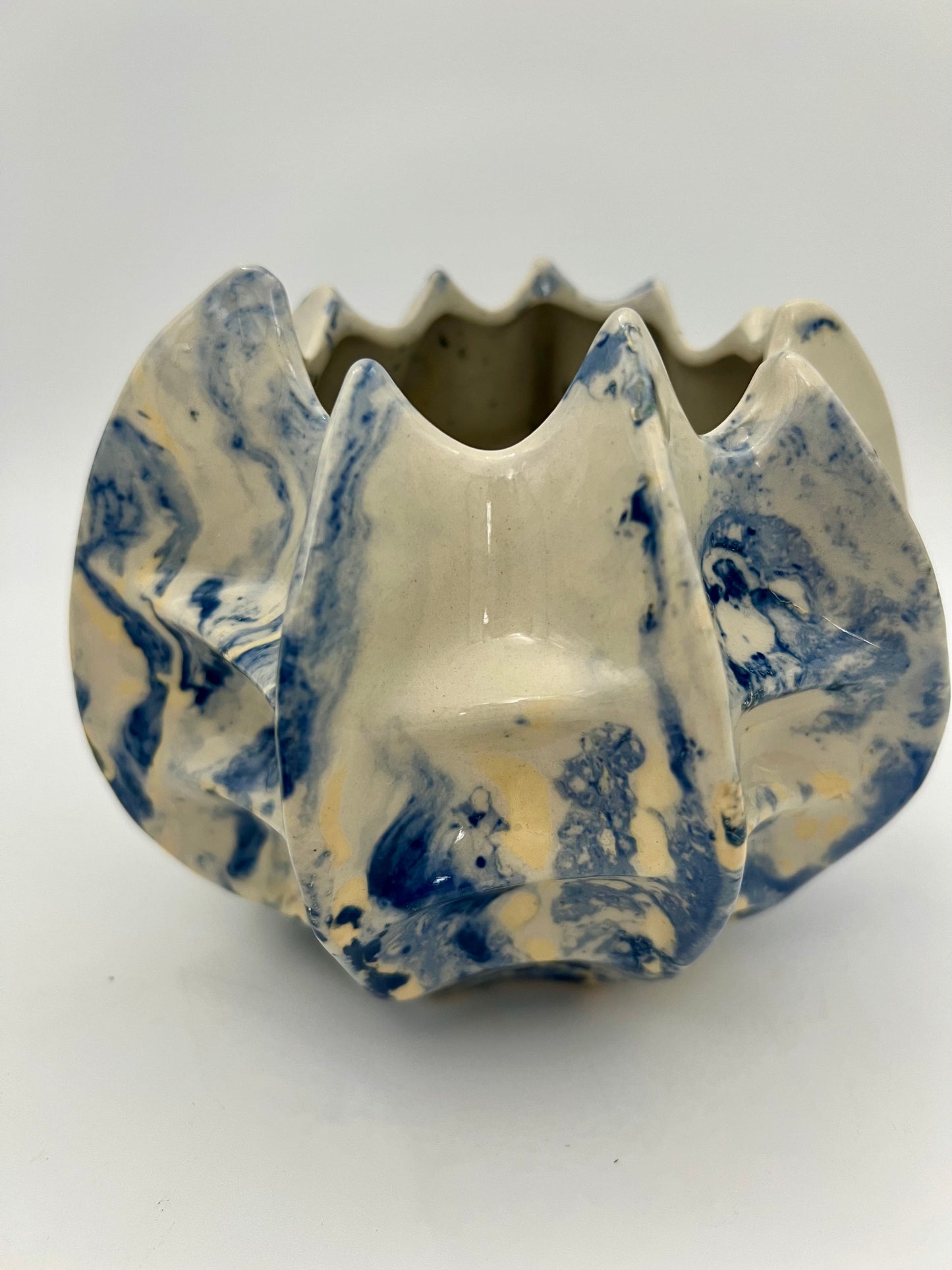 PAIR OF VINTAGE ABSTRACT BLUE AND WHITE CERAMIC PLANTERS/CANDLE HOLDERS