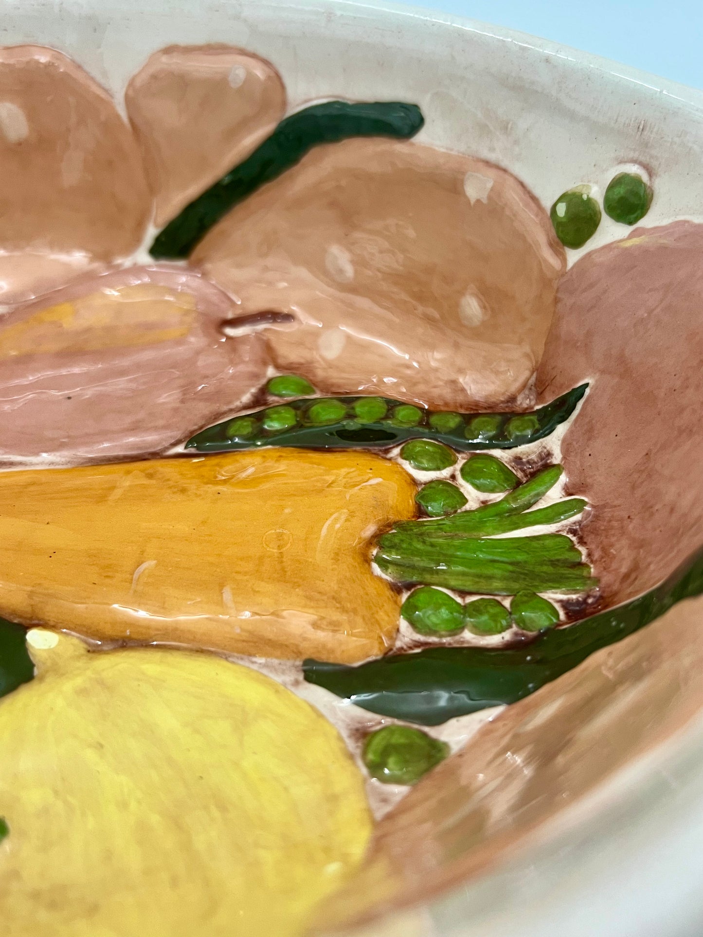 ARTIST SIGNED VINTAGE FOLK ART VEGGIE DISH