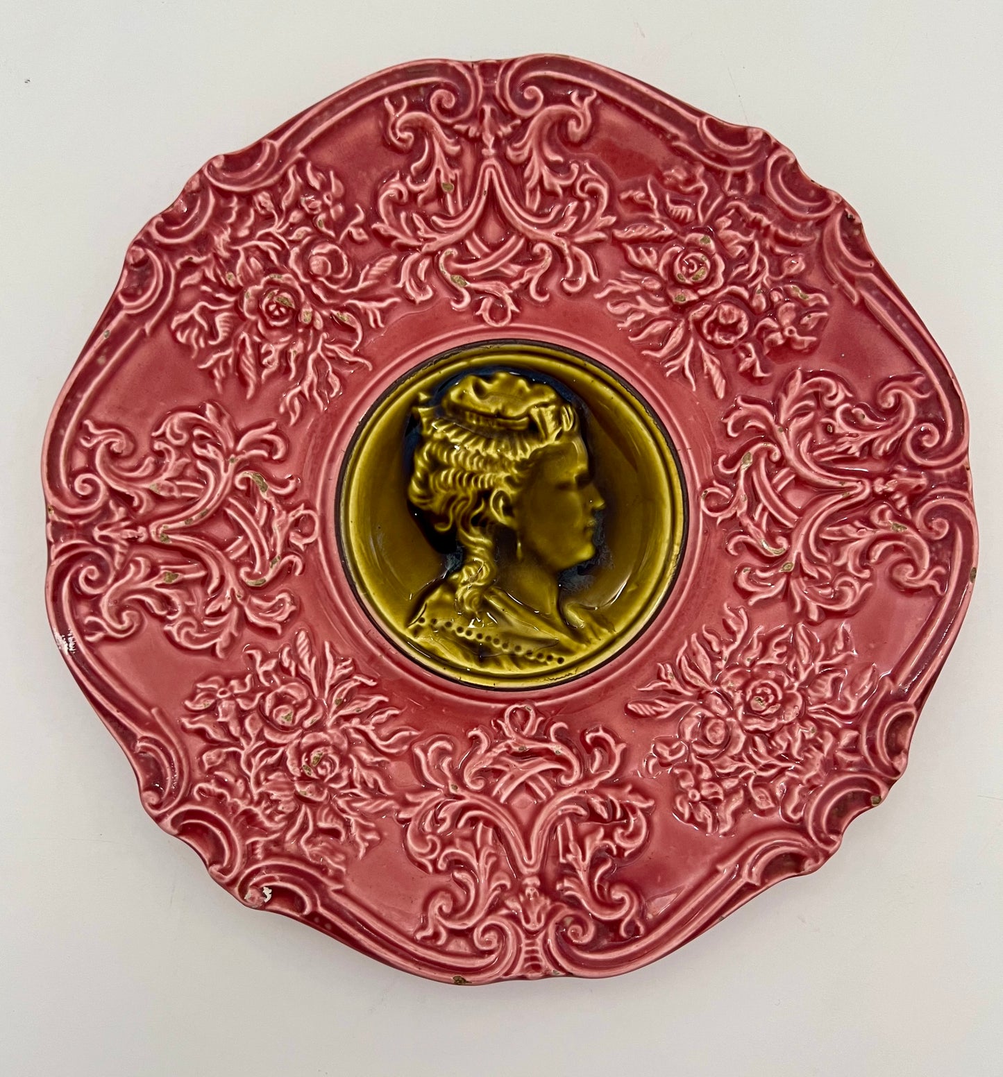 PINK ANTIQUE MAJOLICA GERMAN PORTRAIT PLATE, CIRCA LATE 1800s
