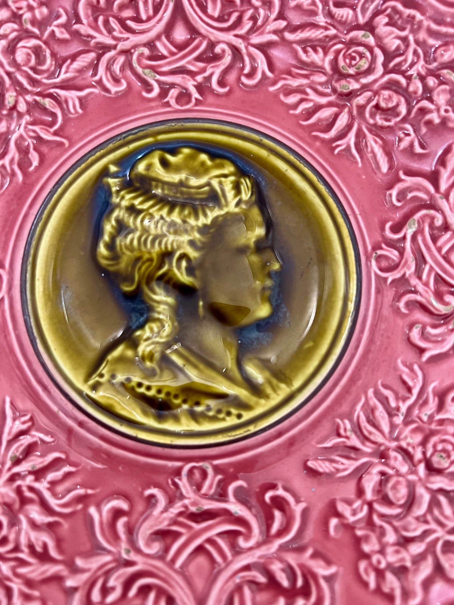 PINK ANTIQUE MAJOLICA GERMAN PORTRAIT PLATE, CIRCA LATE 1800s