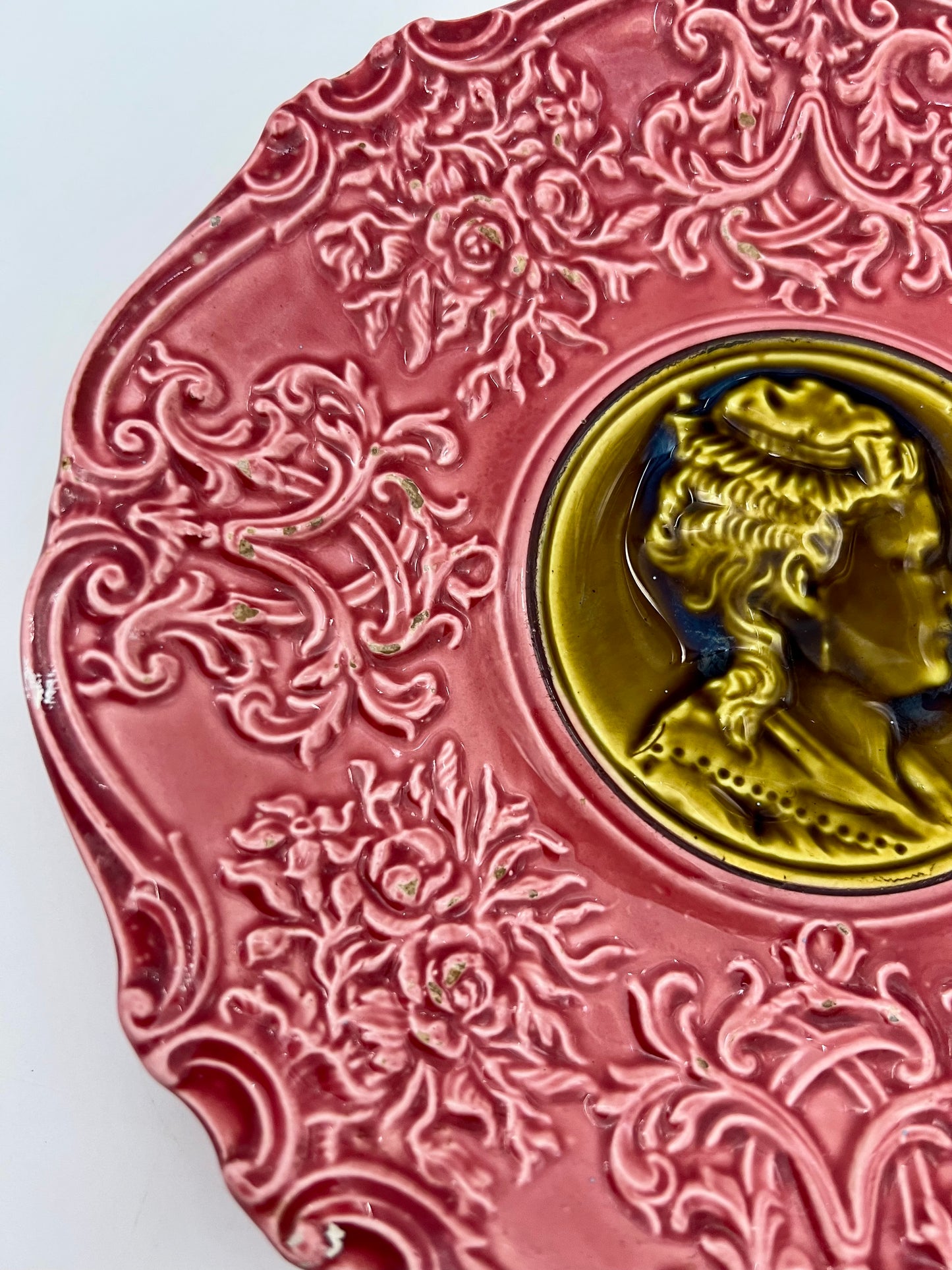 PINK ANTIQUE MAJOLICA GERMAN PORTRAIT PLATE, CIRCA LATE 1800s