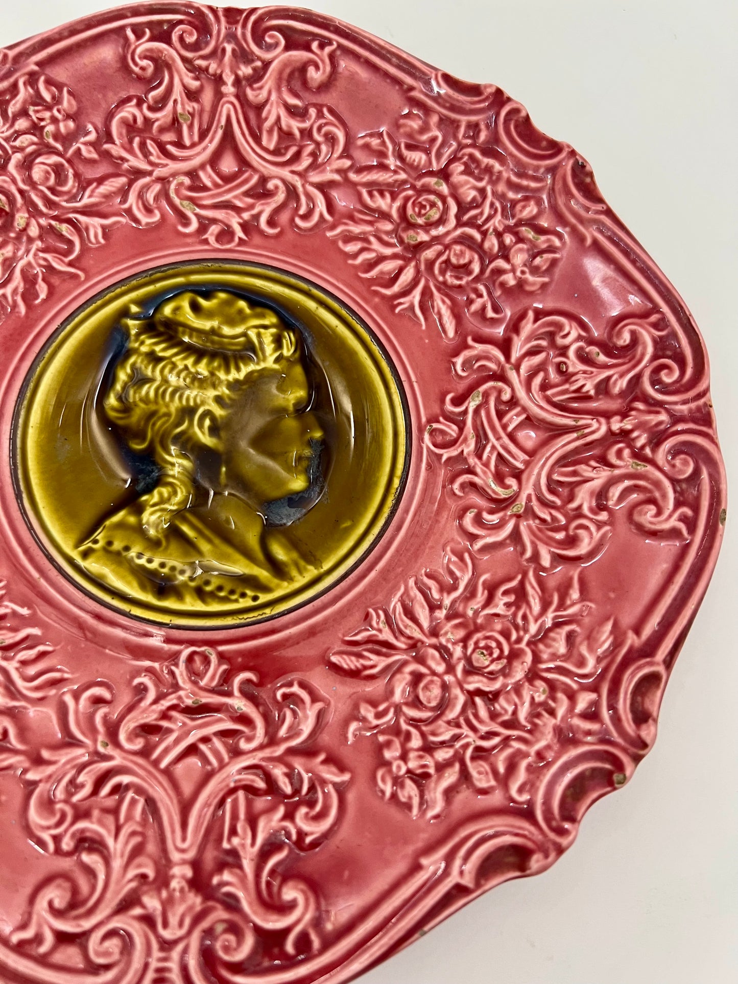 PINK ANTIQUE MAJOLICA GERMAN PORTRAIT PLATE, CIRCA LATE 1800s