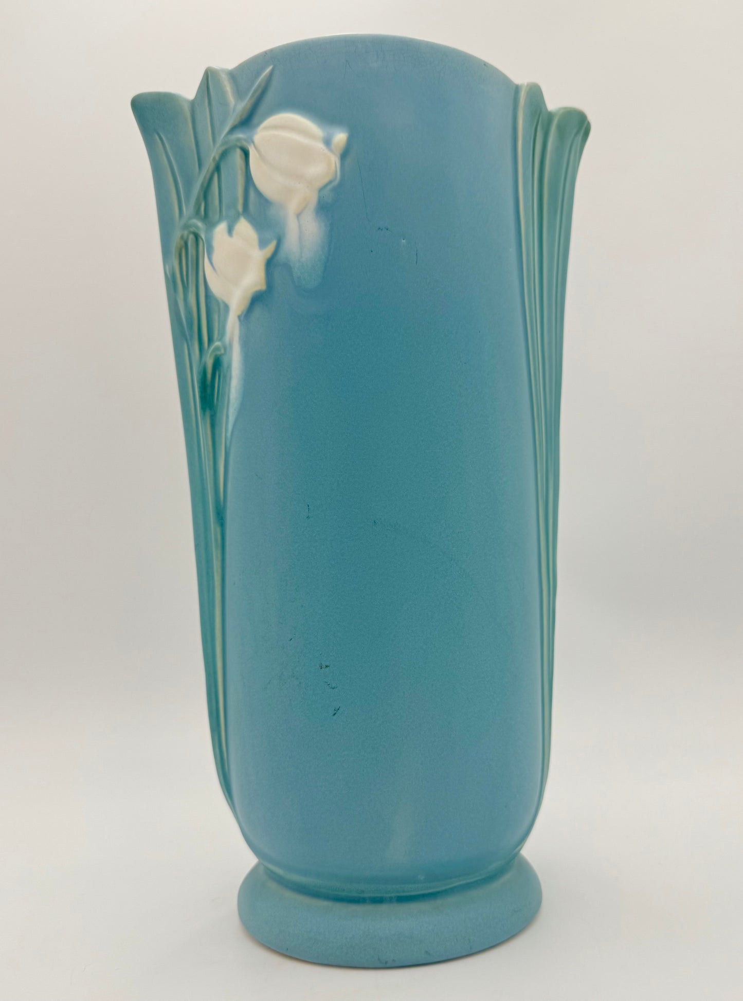 EARLY 1930s WELLER ART DECO SKY BLUE AND IVORY LILY OF THE VALLEY VASE