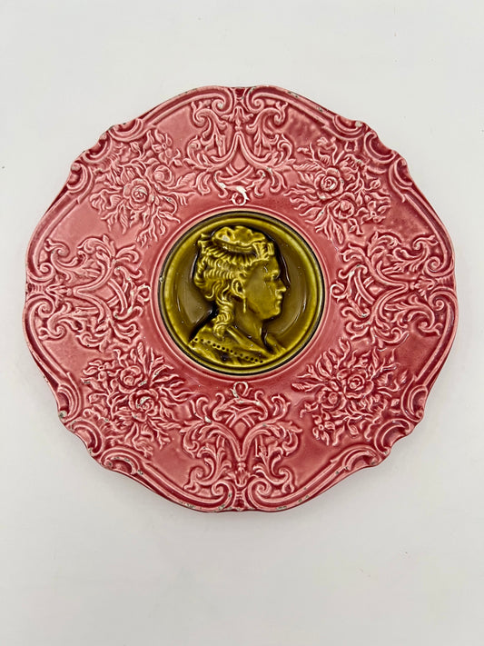 PINK ANTIQUE MAJOLICA GERMAN PORTRAIT PLATE, CIRCA 1800s
