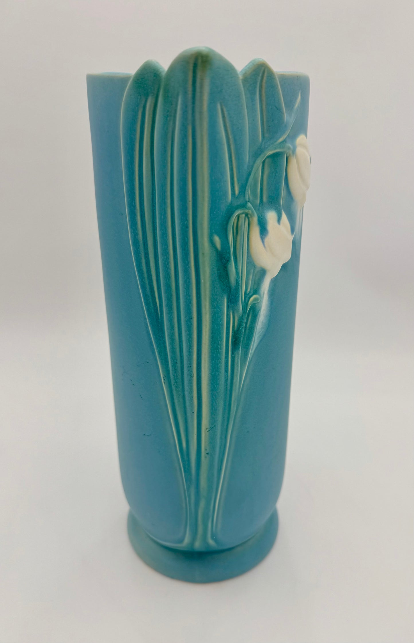 EARLY 1930s WELLER ART DECO SKY BLUE AND IVORY LILY OF THE VALLEY VASE