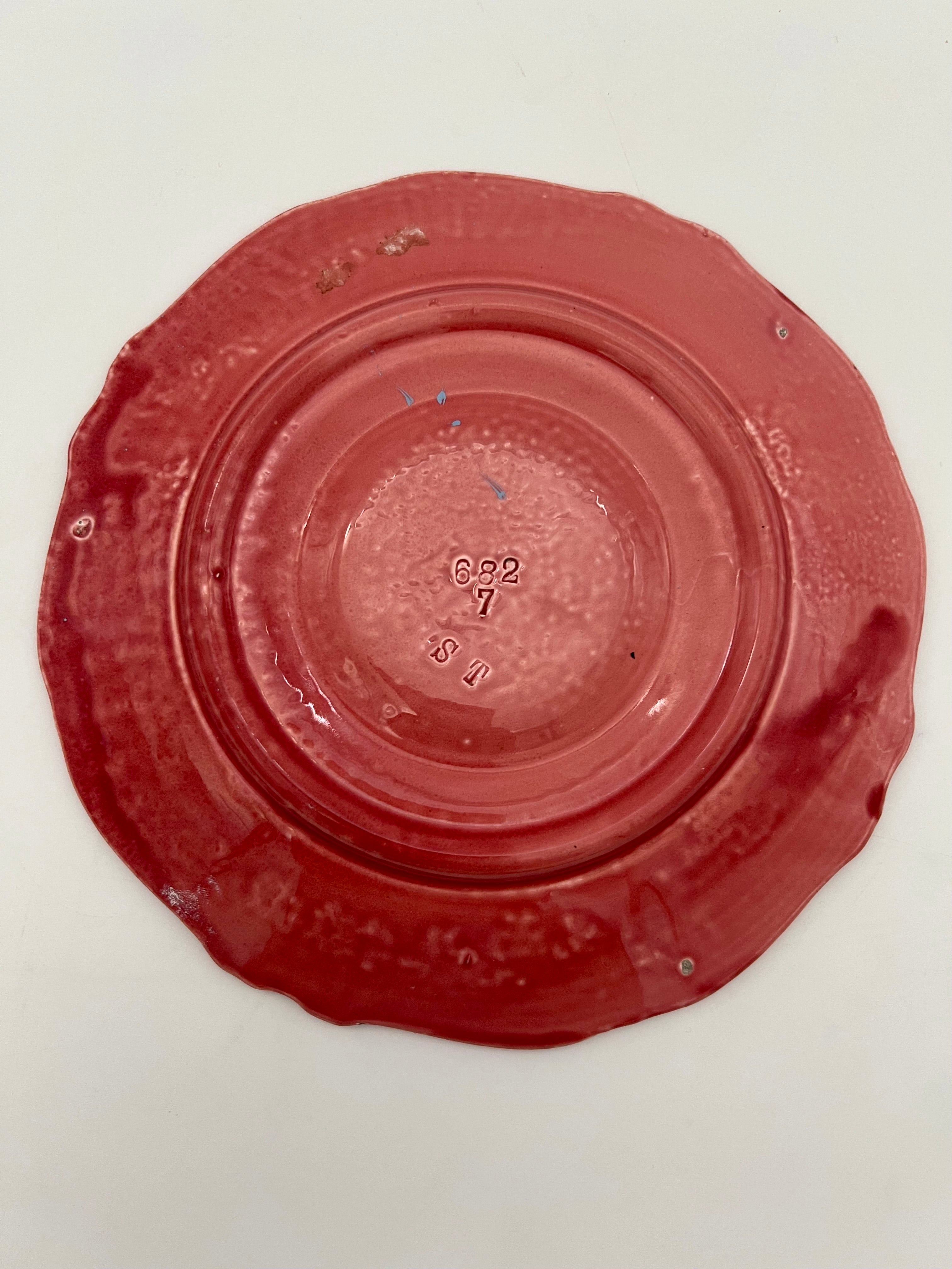 ANTIQUE VILLEROY & BOCH MAJOLICA CAMEO PLATE – RARE PINK WITH OLIVE PORTRAIT MEDALLION, CIRCA 1880s