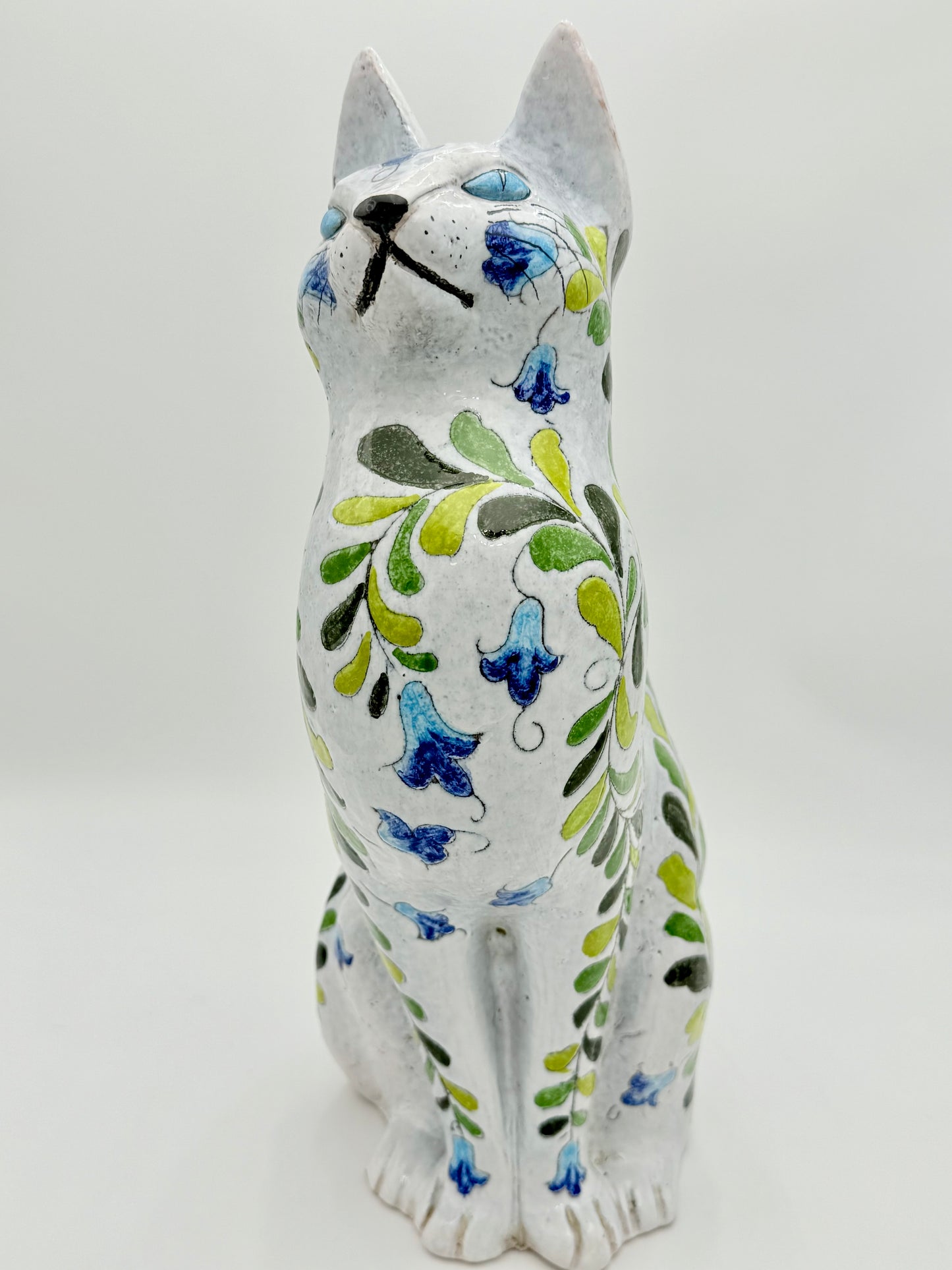 TALL 1960s ITALIAN HAND PAINTED AND GLAZED CAT SCULPTURE