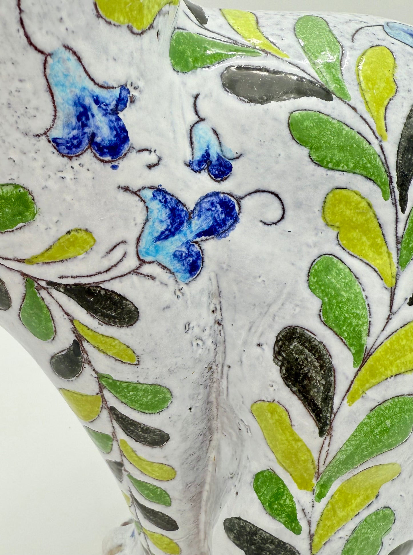 TALL 1960s ITALIAN HAND PAINTED AND GLAZED CAT SCULPTURE