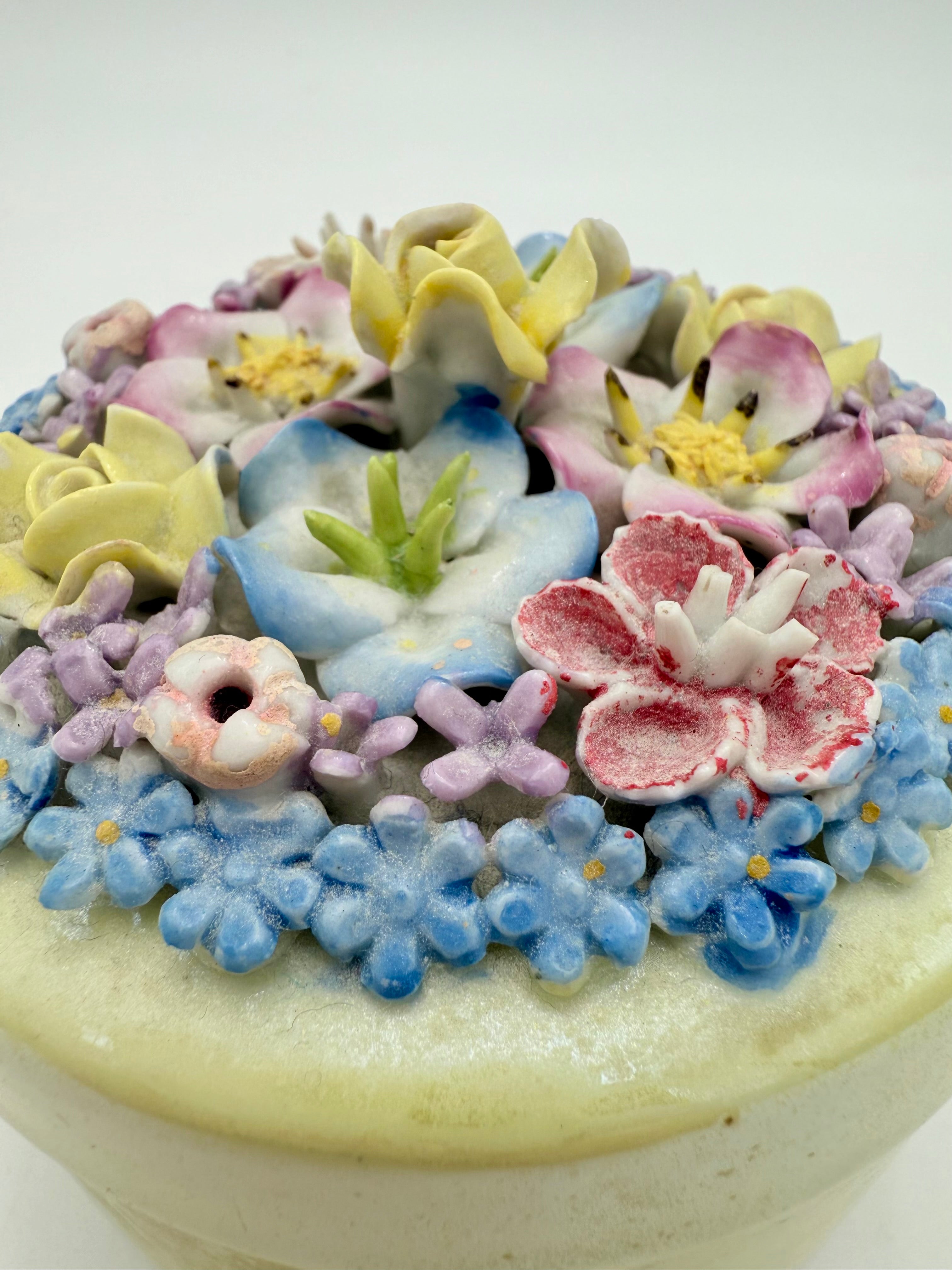 ANTIQUE GERMAN ELFINWARE PORCELAIN POWDER BOX WITH APPLIED FLOWERS