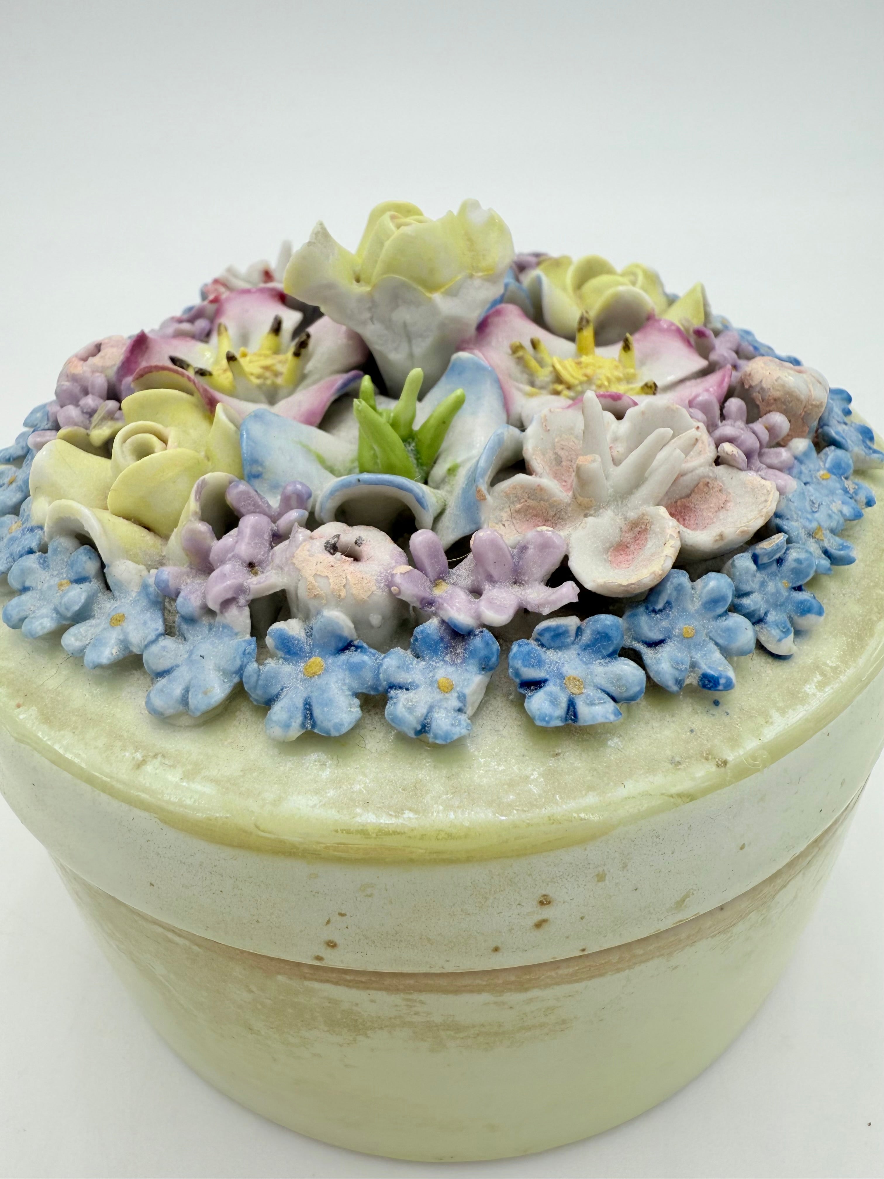 ANTIQUE GERMAN ELFINWARE PORCELAIN POWDER BOX WITH APPLIED FLOWERS