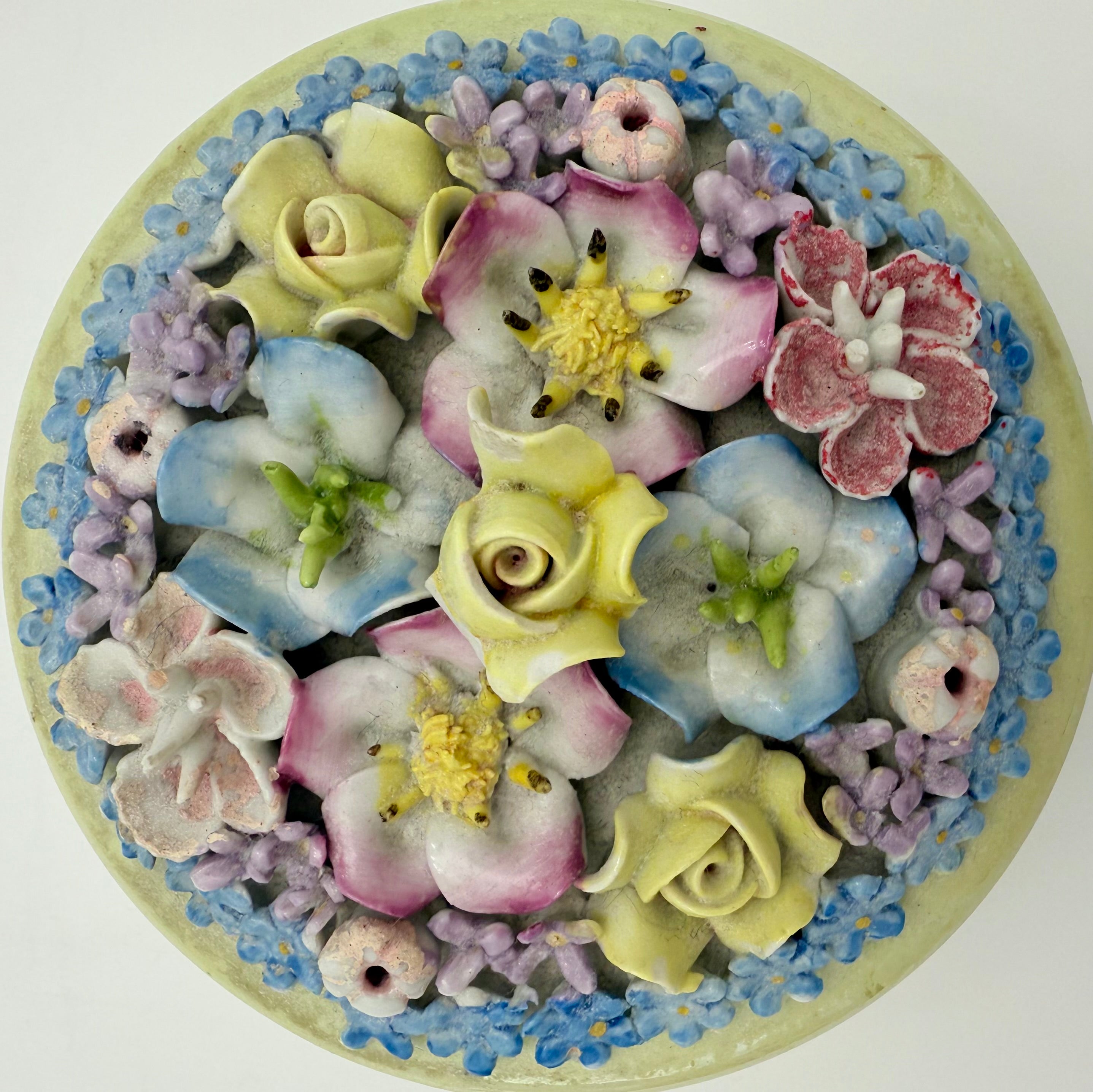 ANTIQUE GERMAN ELFINWARE PORCELAIN POWDER BOX WITH APPLIED FLOWERS