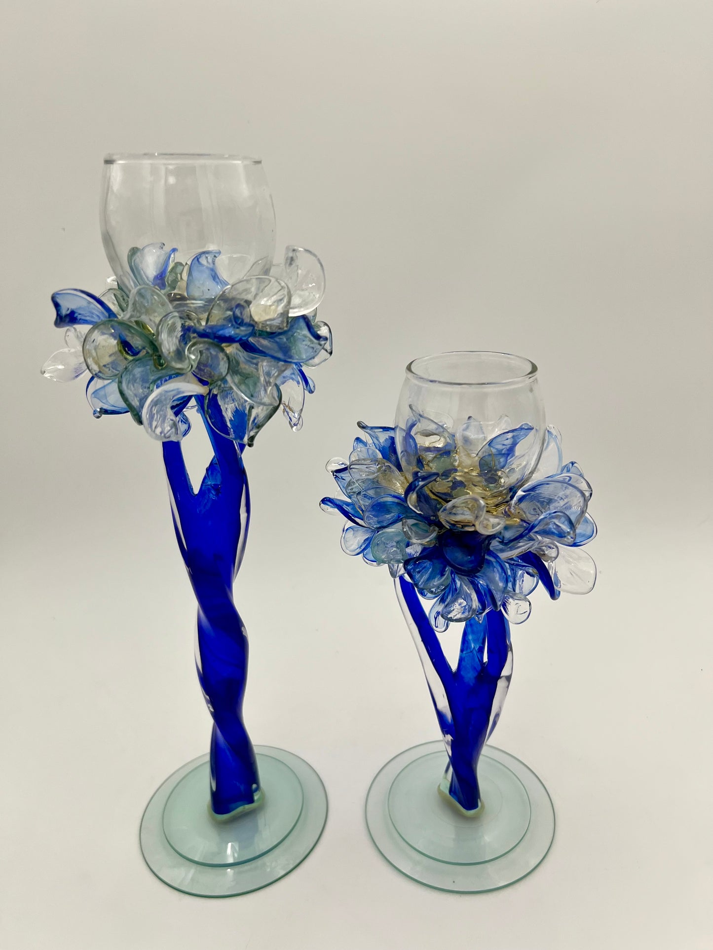EXSQUISITE PAIR OF VINTAGE BLUE AND WHITE KROSNO GLASS CANDLE HOLDERS