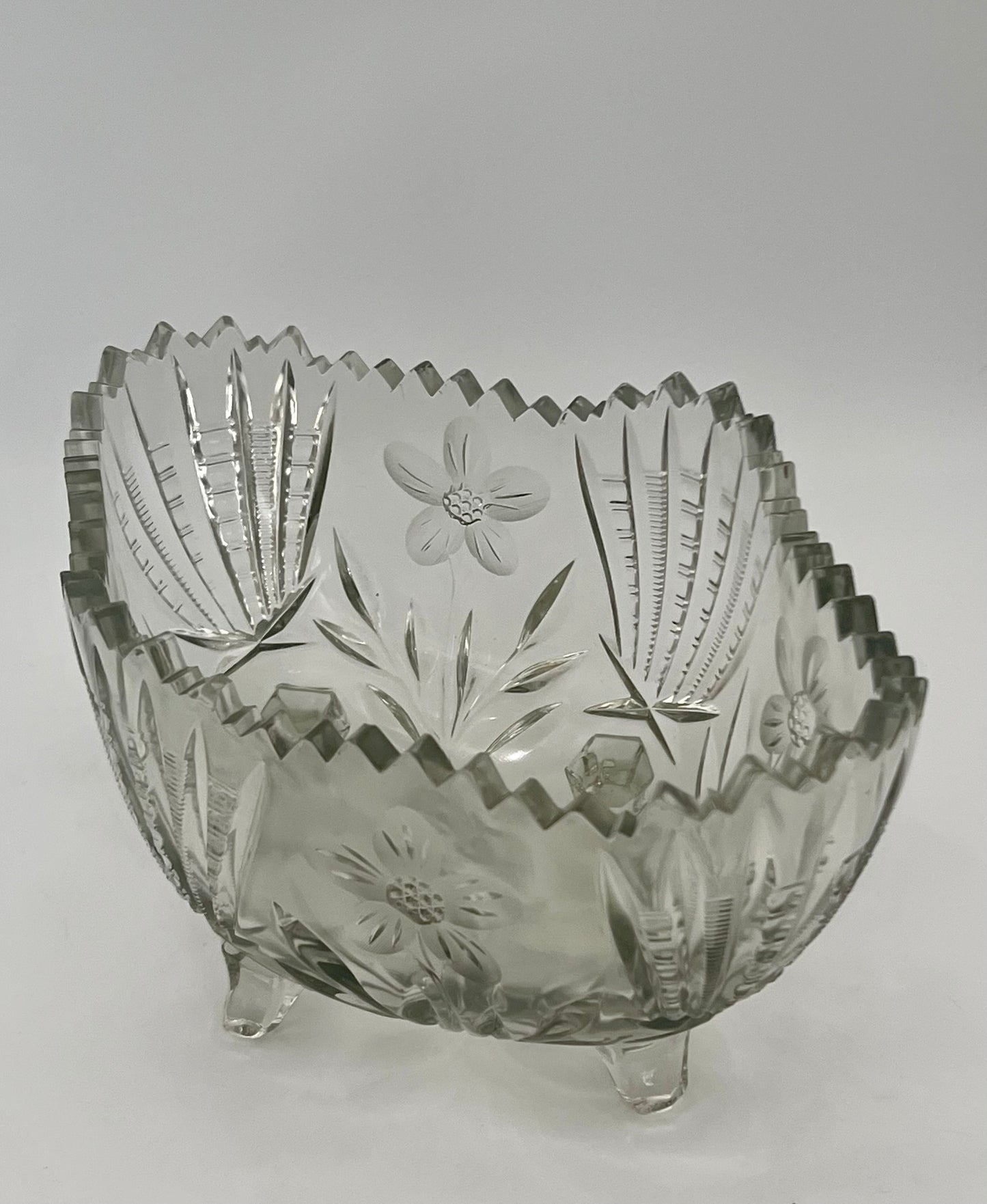 VINTAGE FLOWER DESIGN CRYSTAL BOWL