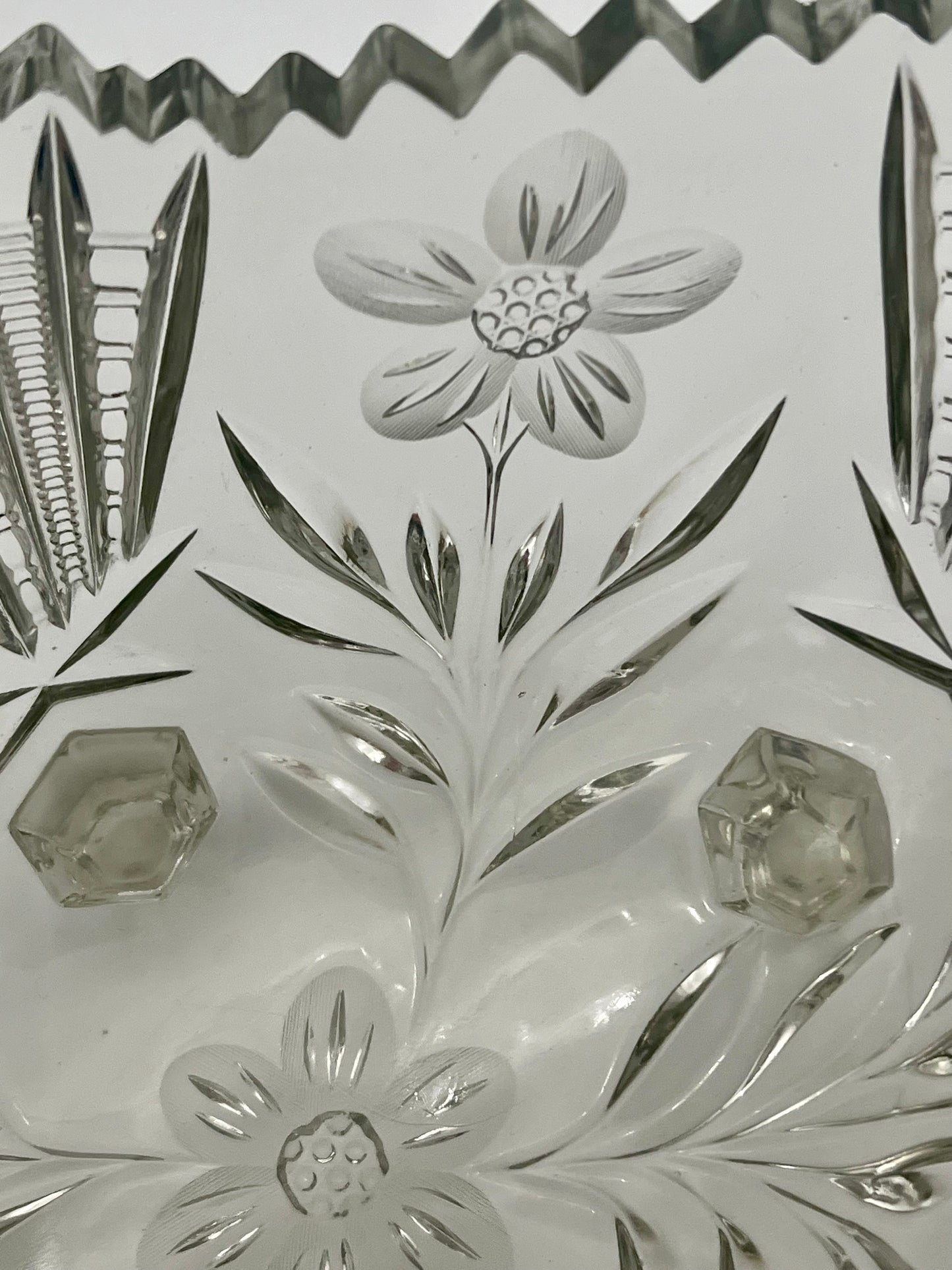 VINTAGE FLOWER DESIGN CRYSTAL BOWL