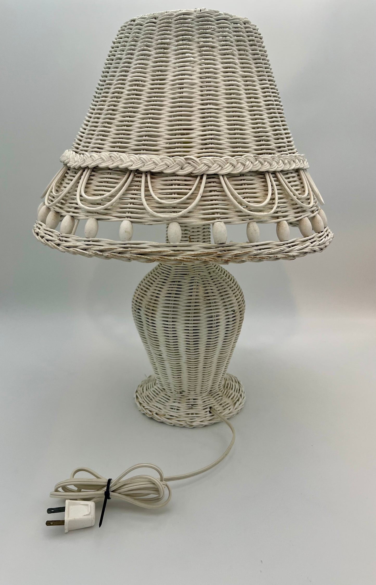 VINTAGE WHITE RATTAN LAMP
