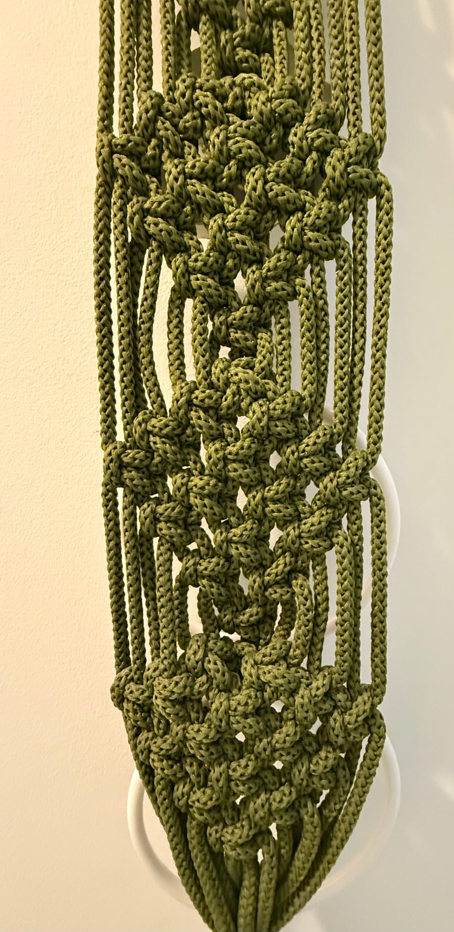 LIKE NEW 1970s MACRAME FROG WALL TOWEL HOLDER