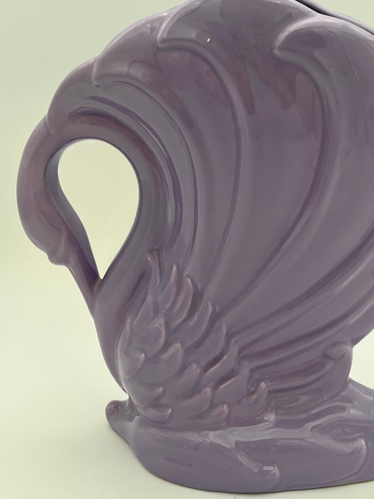 VINTAGE 1980s VOHANN OF CALIFORNIA LAVENDER SWAN VASE