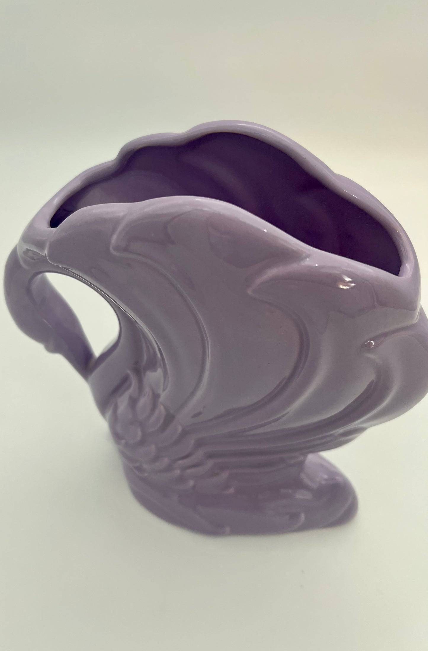 VINTAGE 1980s VOHANN OF CALIFORNIA LAVENDER SWAN VASE