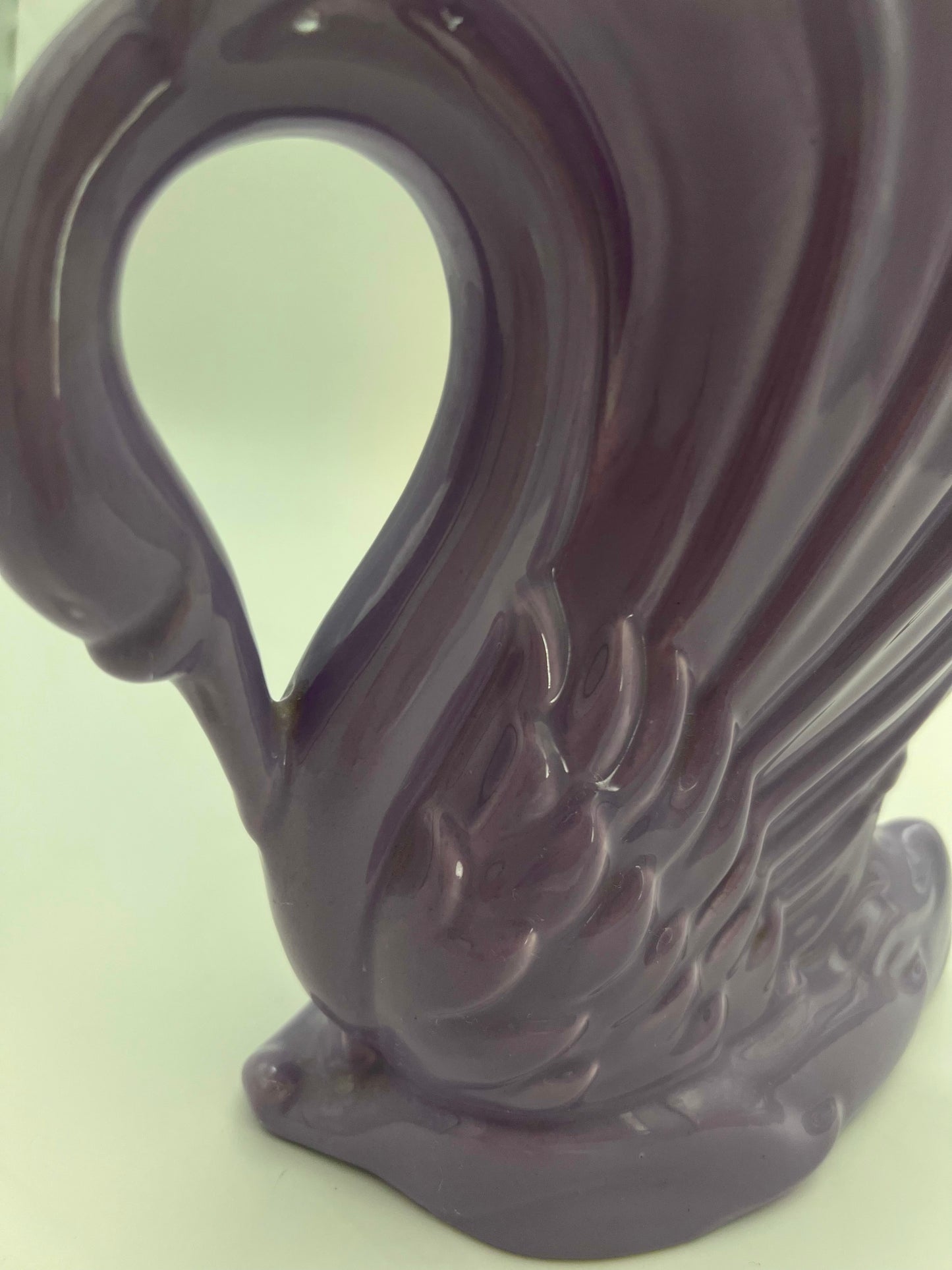 VINTAGE 1980s VOHANN OF CALIFORNIA LAVENDER SWAN VASE