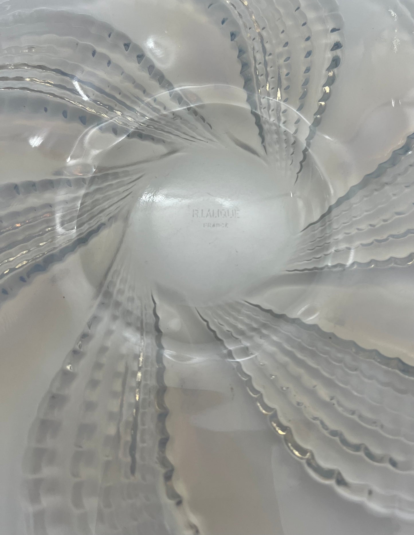 ANTIQUE SIGNED R.LALIQUE "BUBBLES" SERVING PLATE, CIRCA 1935