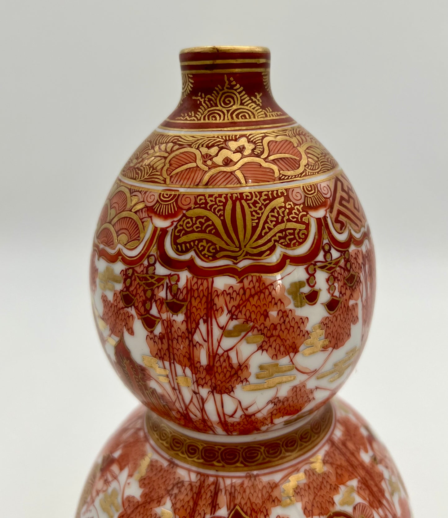 ANTIQUE KUTANI WARE GOURD SHAPED PORCELAIN VASE, CIRCA mid 1800s