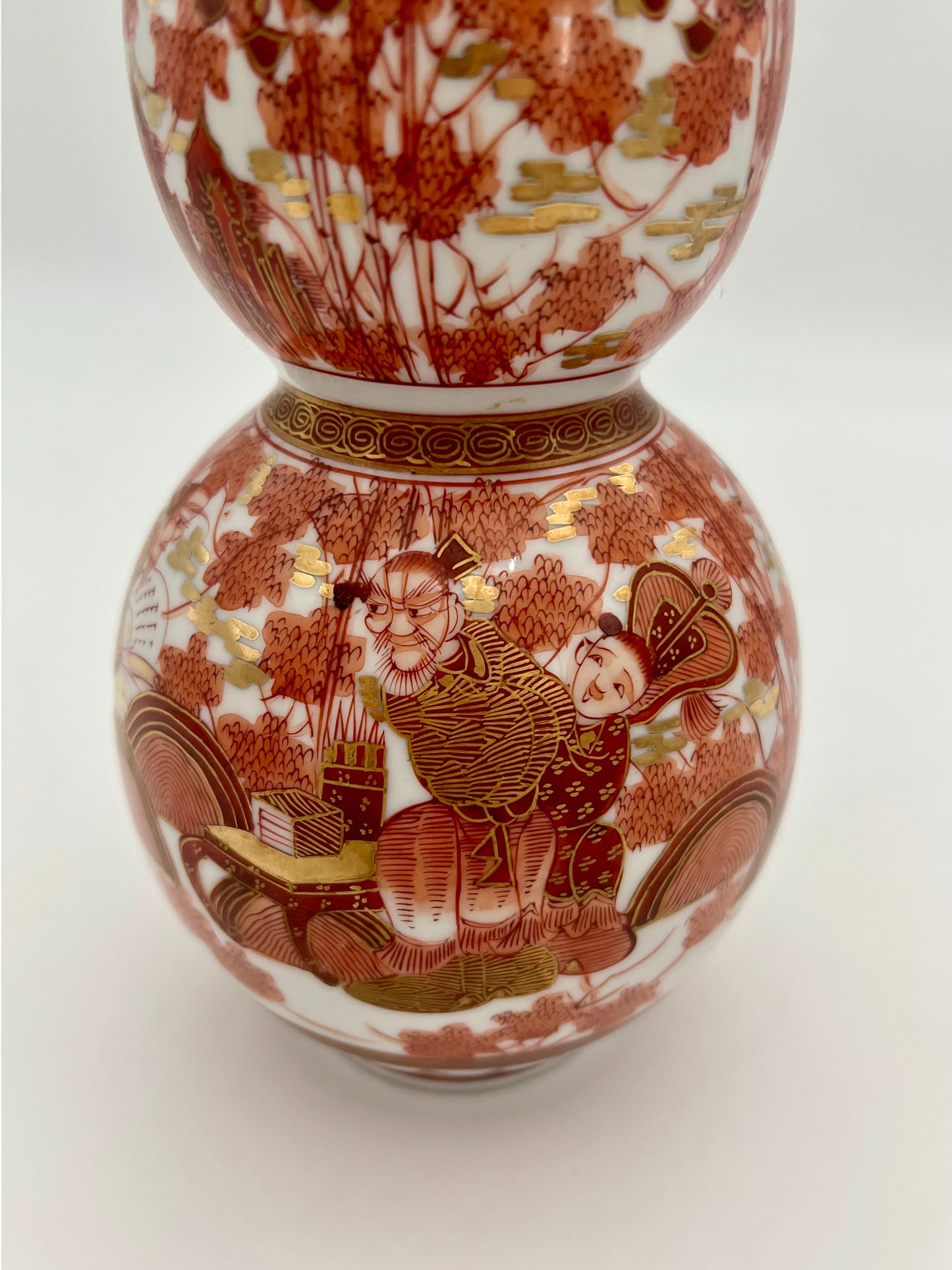 ANTIQUE KUTANI WARE GOURD SHAPED PORCELAIN VASE, CIRCA mid 1800s