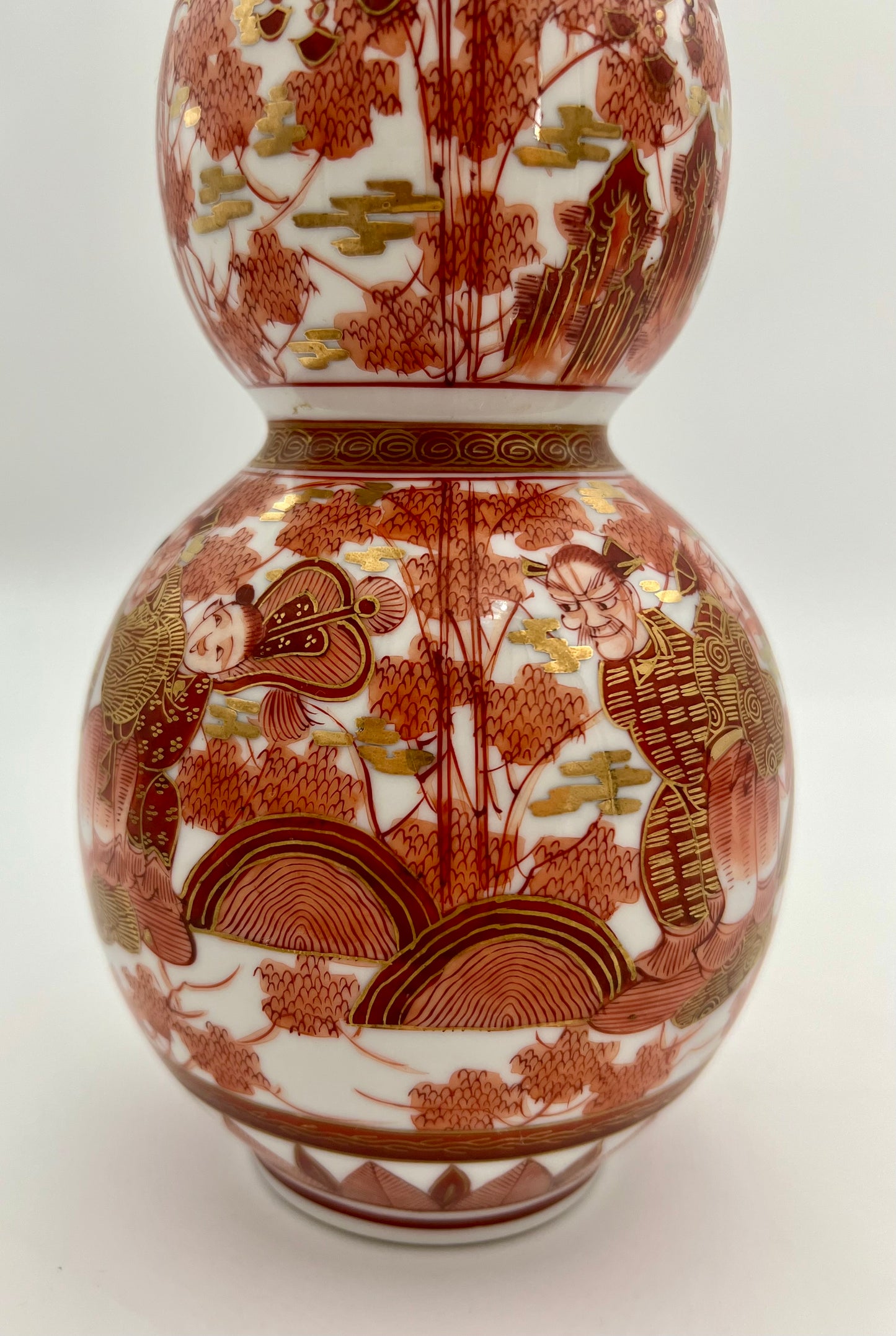 ANTIQUE KUTANI WARE GOURD SHAPED PORCELAIN VASE, CIRCA mid 1800s