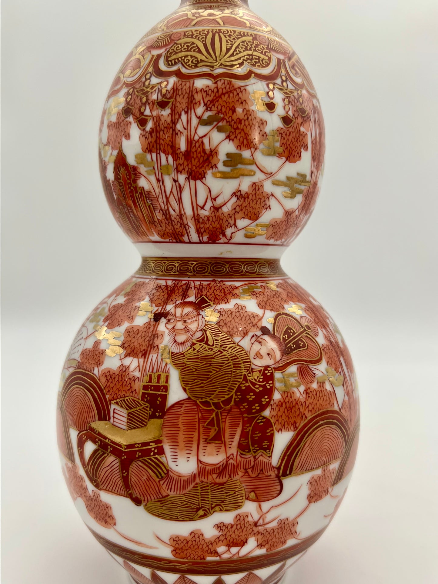 ANTIQUE KUTANI WARE GOURD SHAPED PORCELAIN VASE, CIRCA mid 1800s