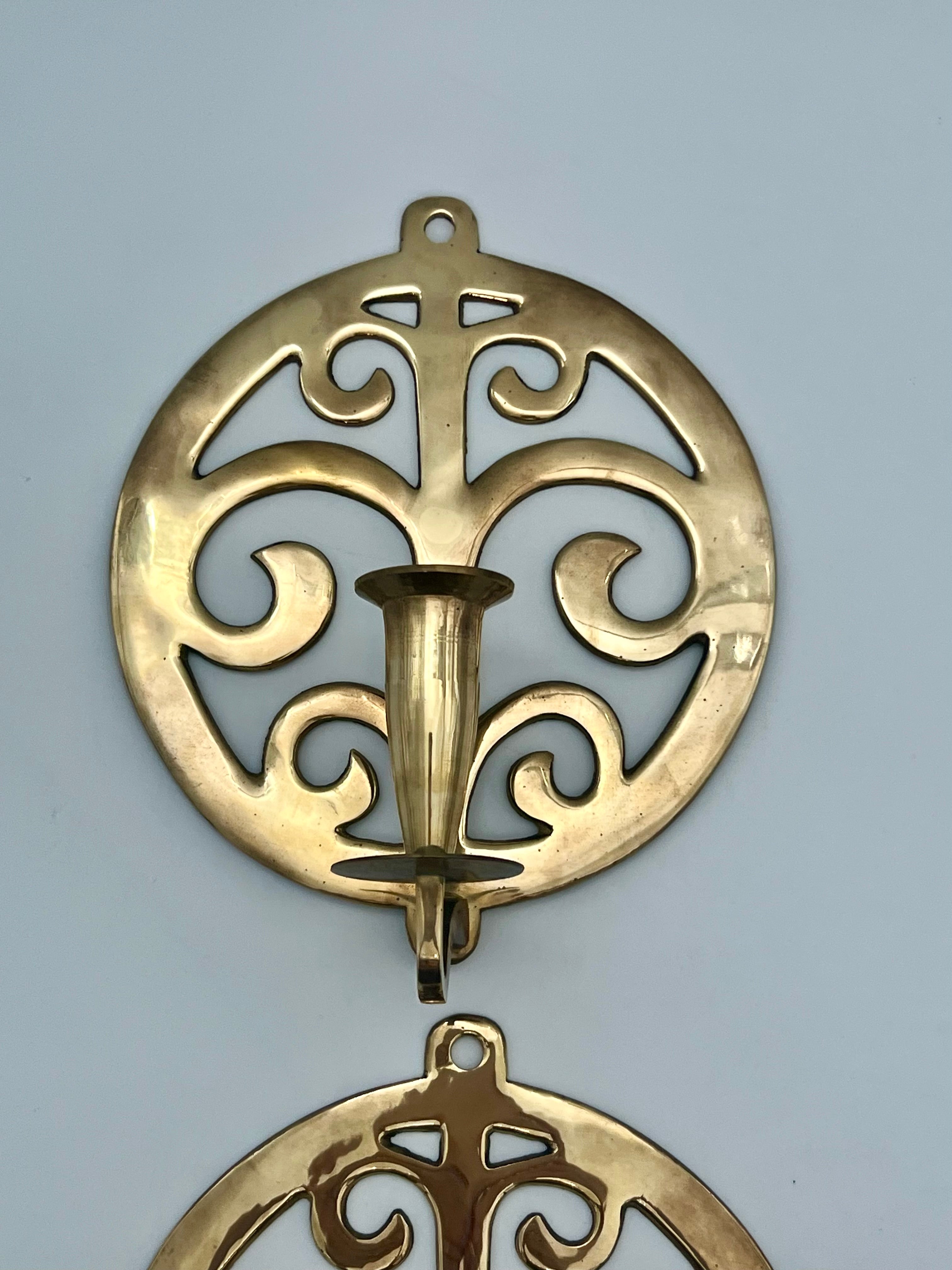 PAIR OF VINTAGE BRASS WALL SCONCES WITH SCROLL DESIGN