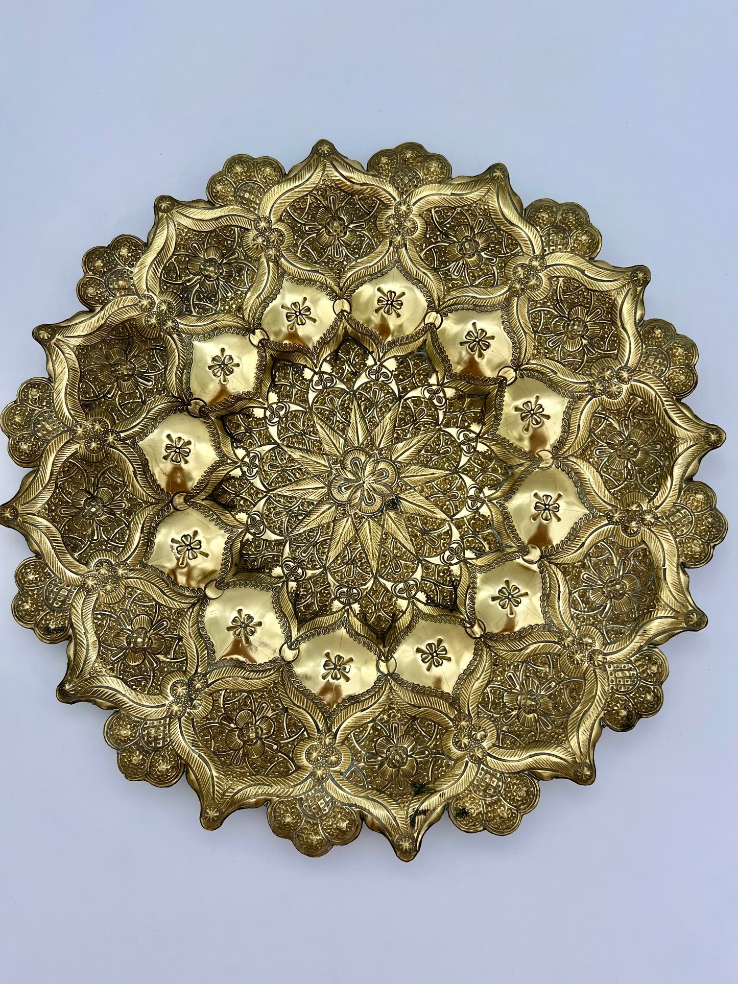 BOHO CHIC ANTIQUE MORACCAN HAND HAMMERED BRASS WALL HANGING TRAY, CIRCA 1940s
