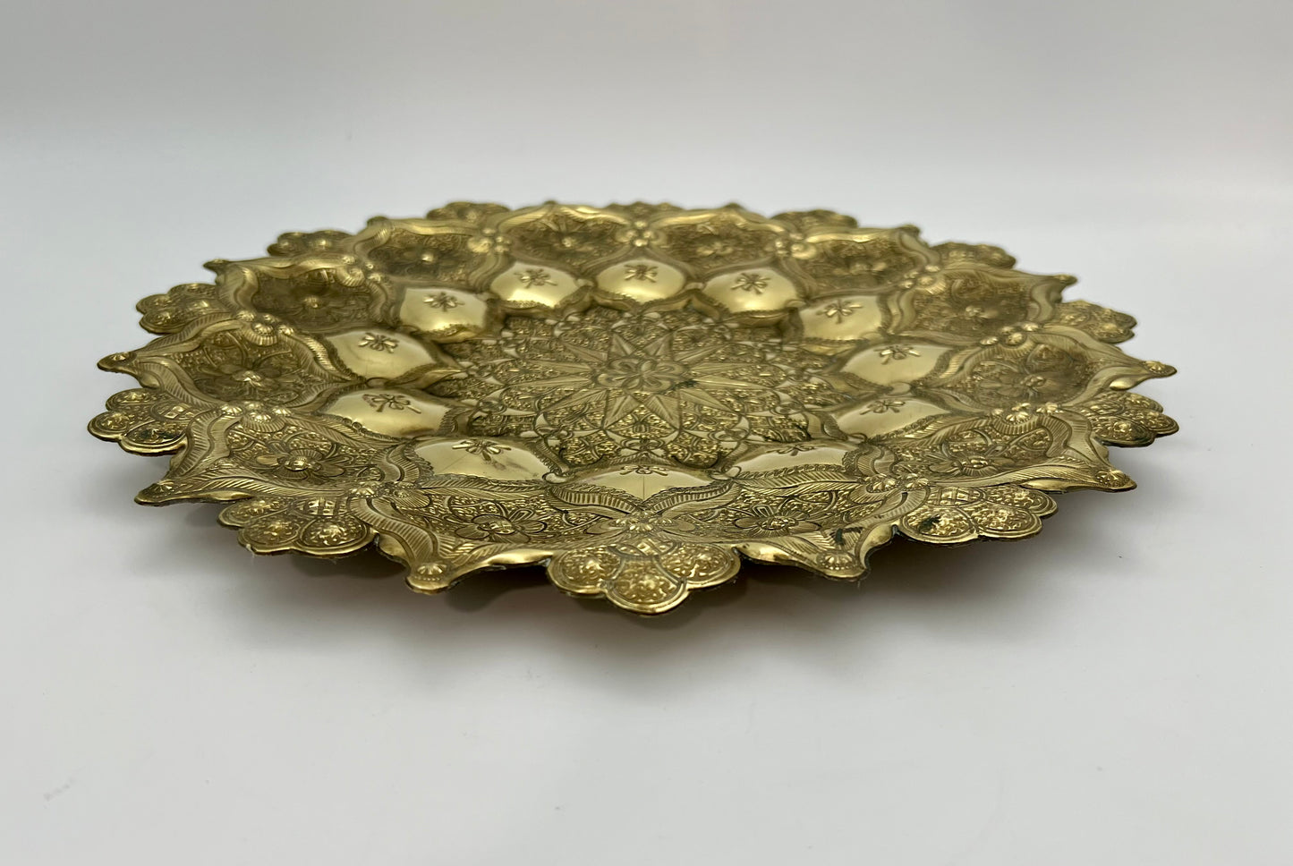 BOHO CHIC ANTIQUE MORACCAN HAND HAMMERED BRASS WALL HANGING TRAY, CIRCA 1940s