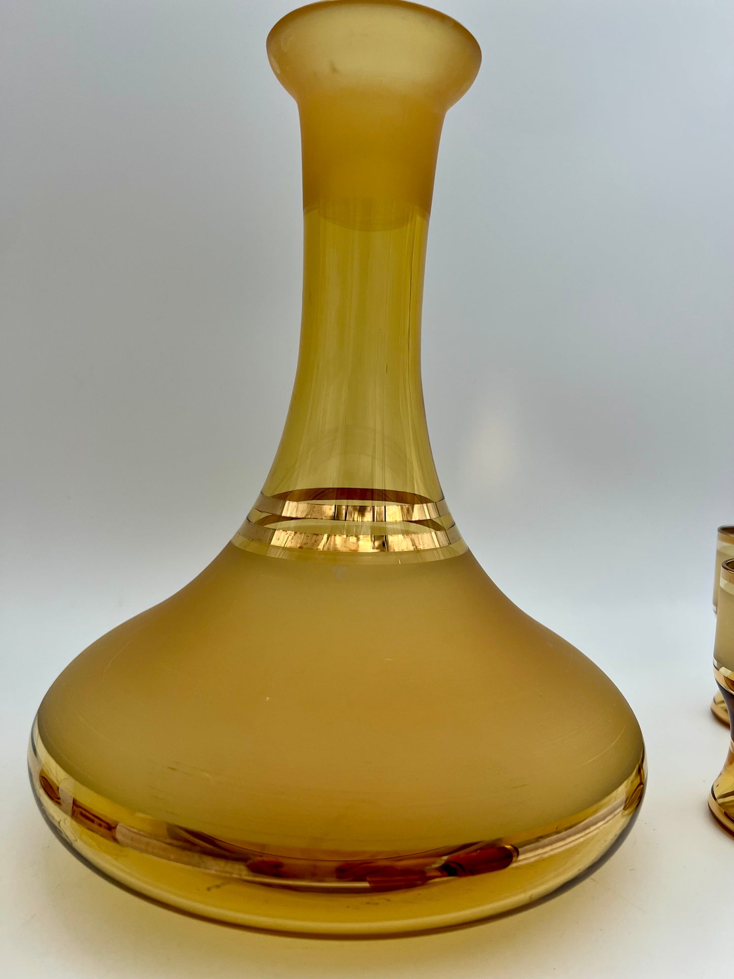 MID CENTURY AMBER AND GOLD CORDIAL LIQUOR DECANTER SET