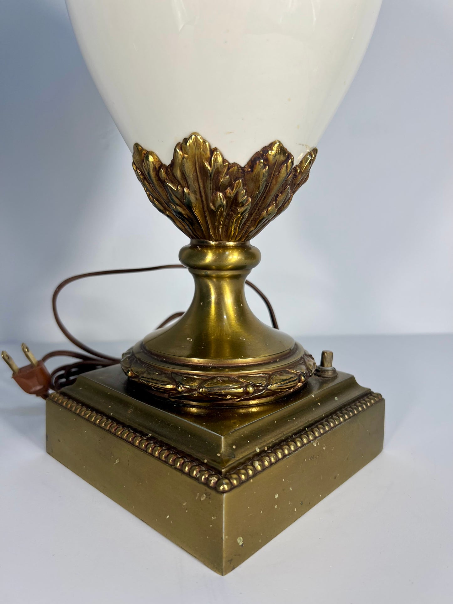 VINTAGE STIFFEL CERAMIC AND BRASS TABLE LAMP