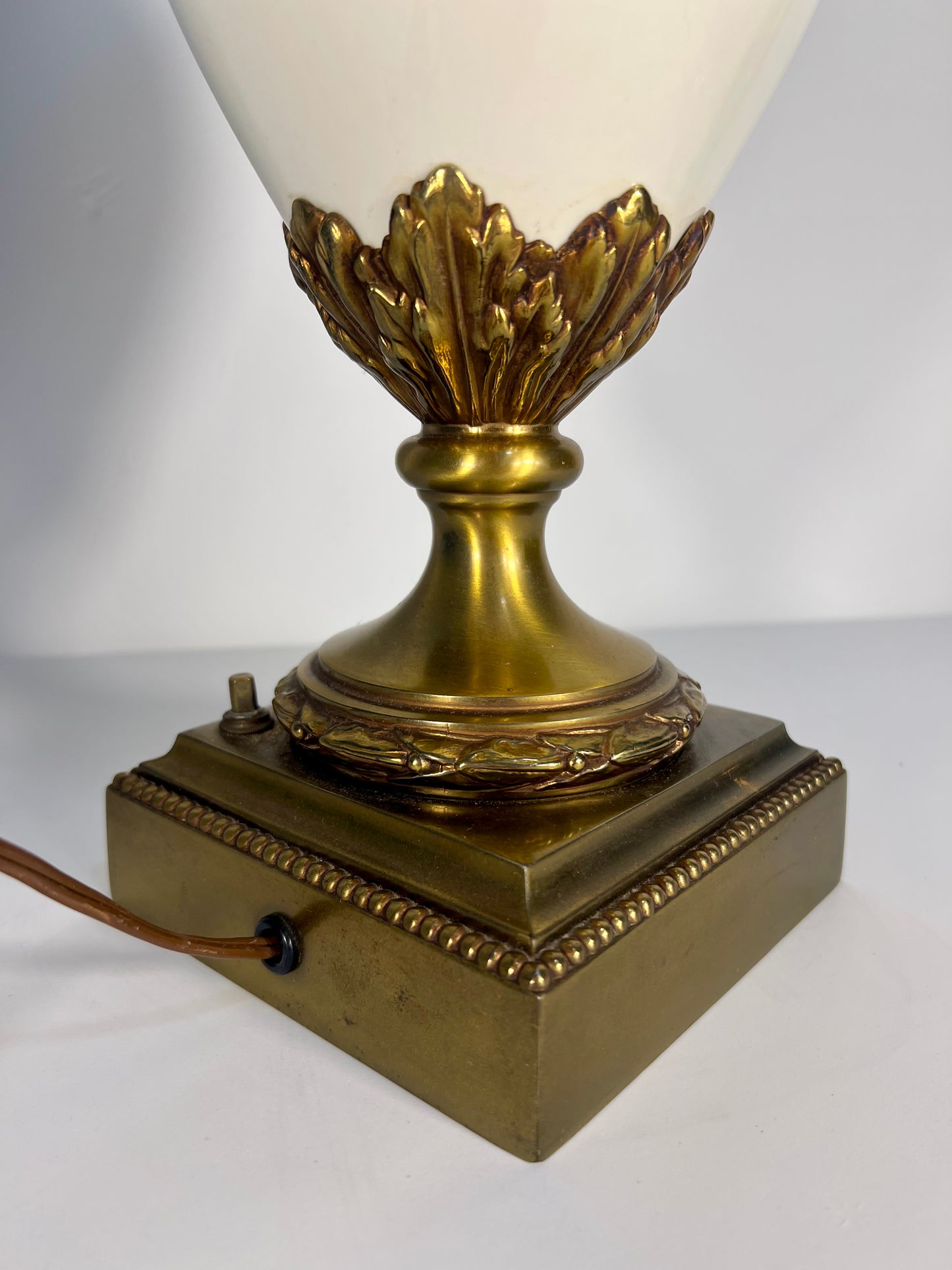VINTAGE STIFFEL CERAMIC AND BRASS TABLE LAMP