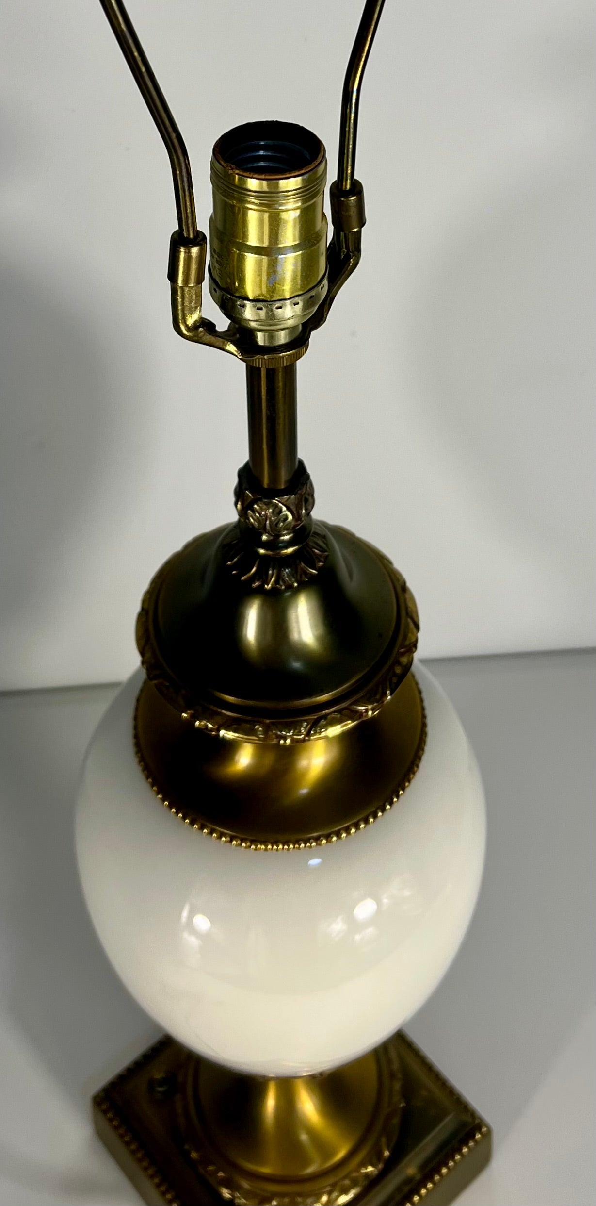 VINTAGE STIFFEL CERAMIC AND BRASS TABLE LAMP