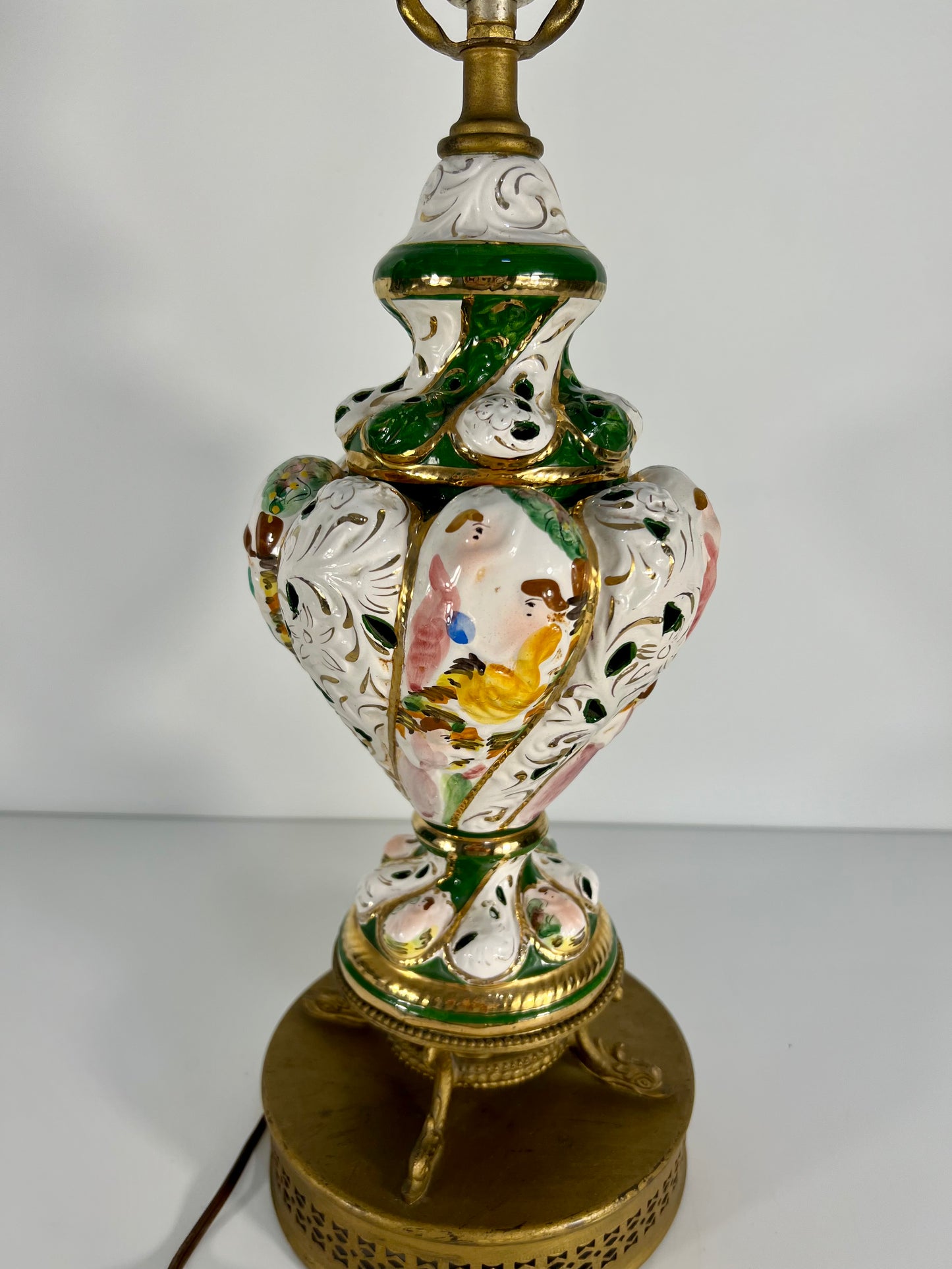 VINTAGE CAPODIMONTE TABLE LAMP