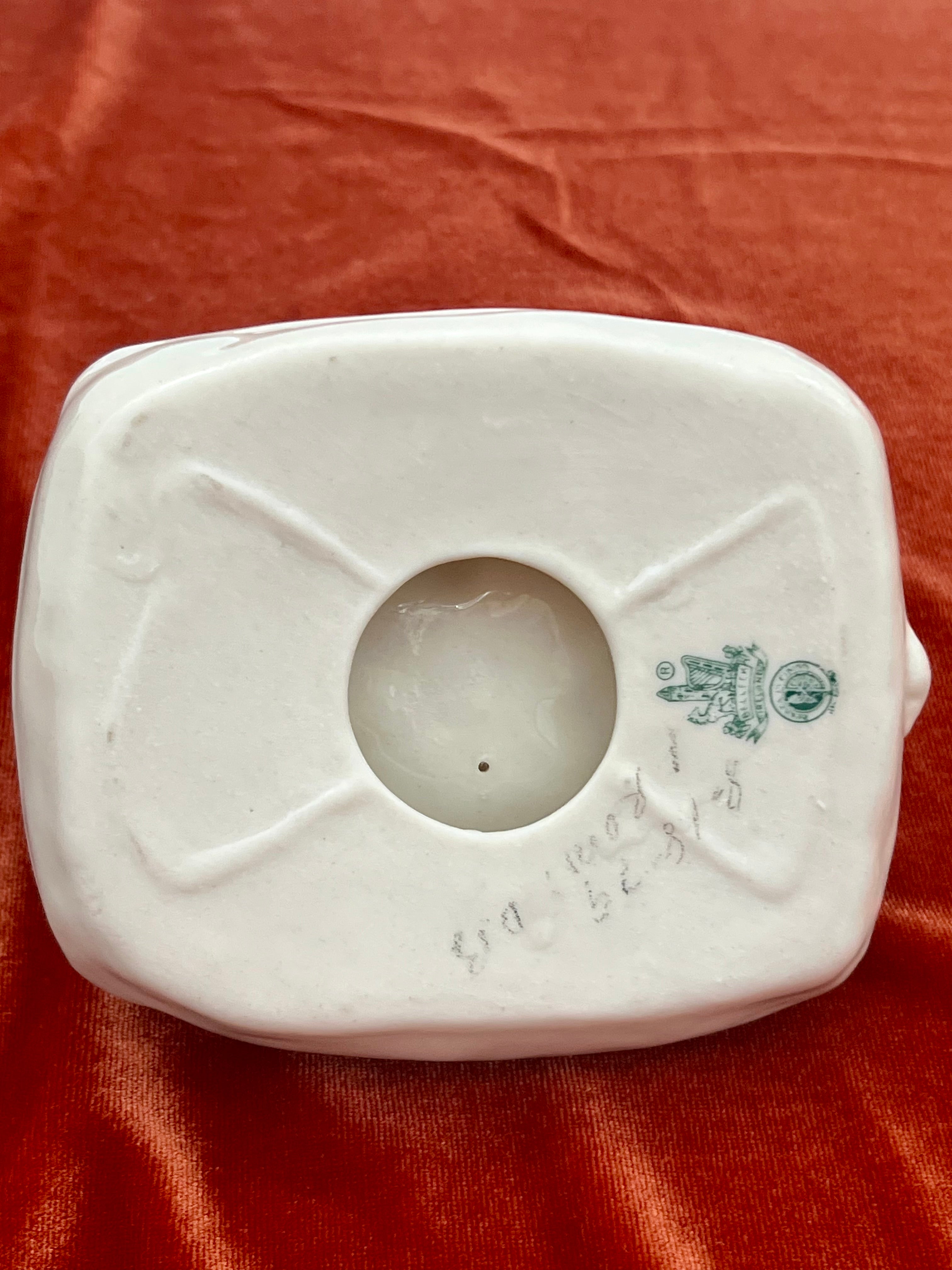 BELLEEK IRELAND PORCELAIN DOG ON PILLOW – 3RD GREEN MARK (1926–1946)