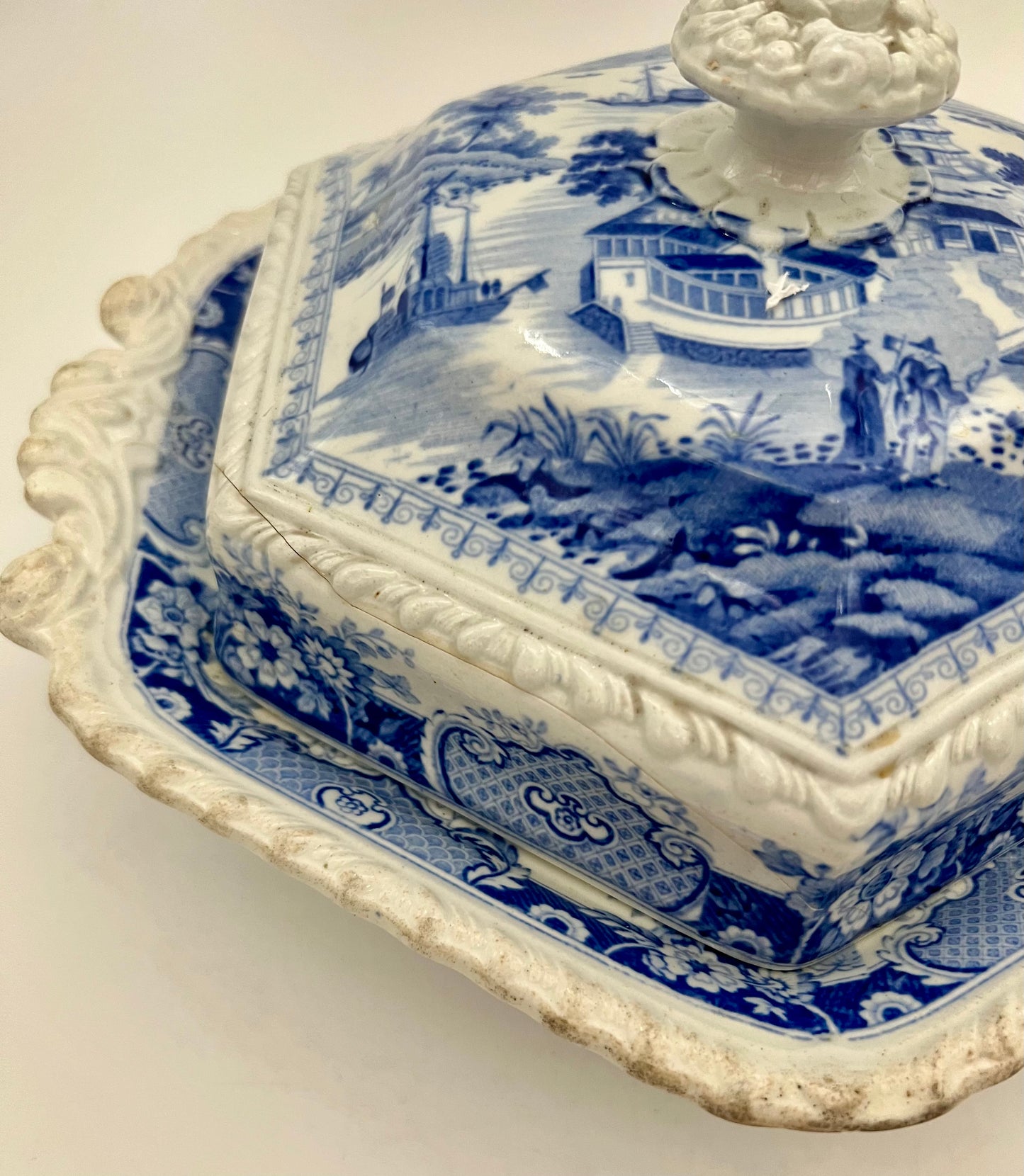 GEORGIAN BLUE AND WHITE RIDGEWAY INDIAN TEMPLE HEXAGON COVERED SERVING DISH, CIRCA 1820