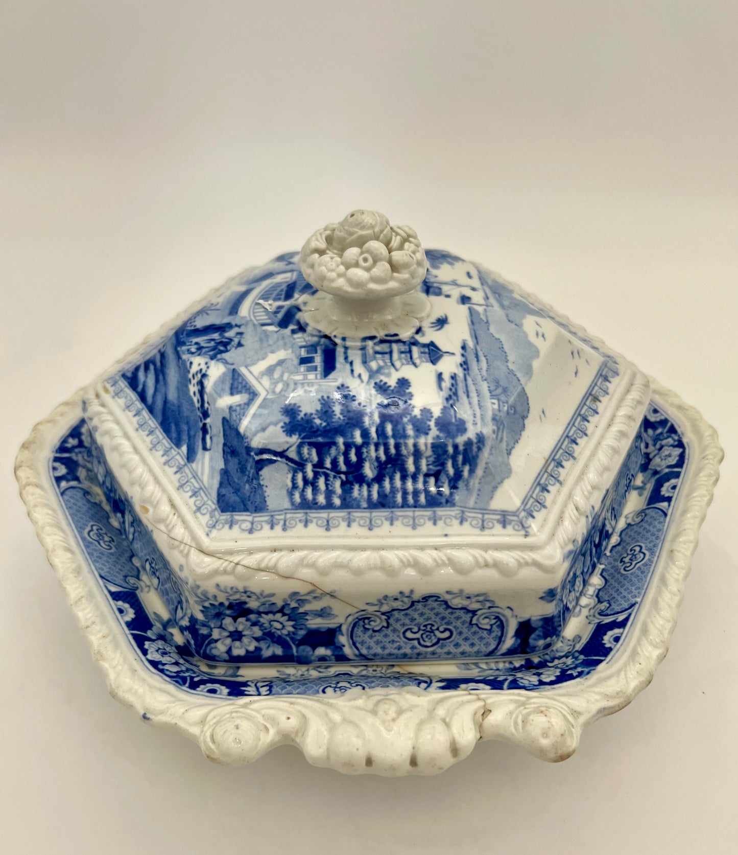 GEORGIAN BLUE AND WHITE RIDGEWAY INDIAN TEMPLE HEXAGON COVERED SERVING DISH, CIRCA 1820