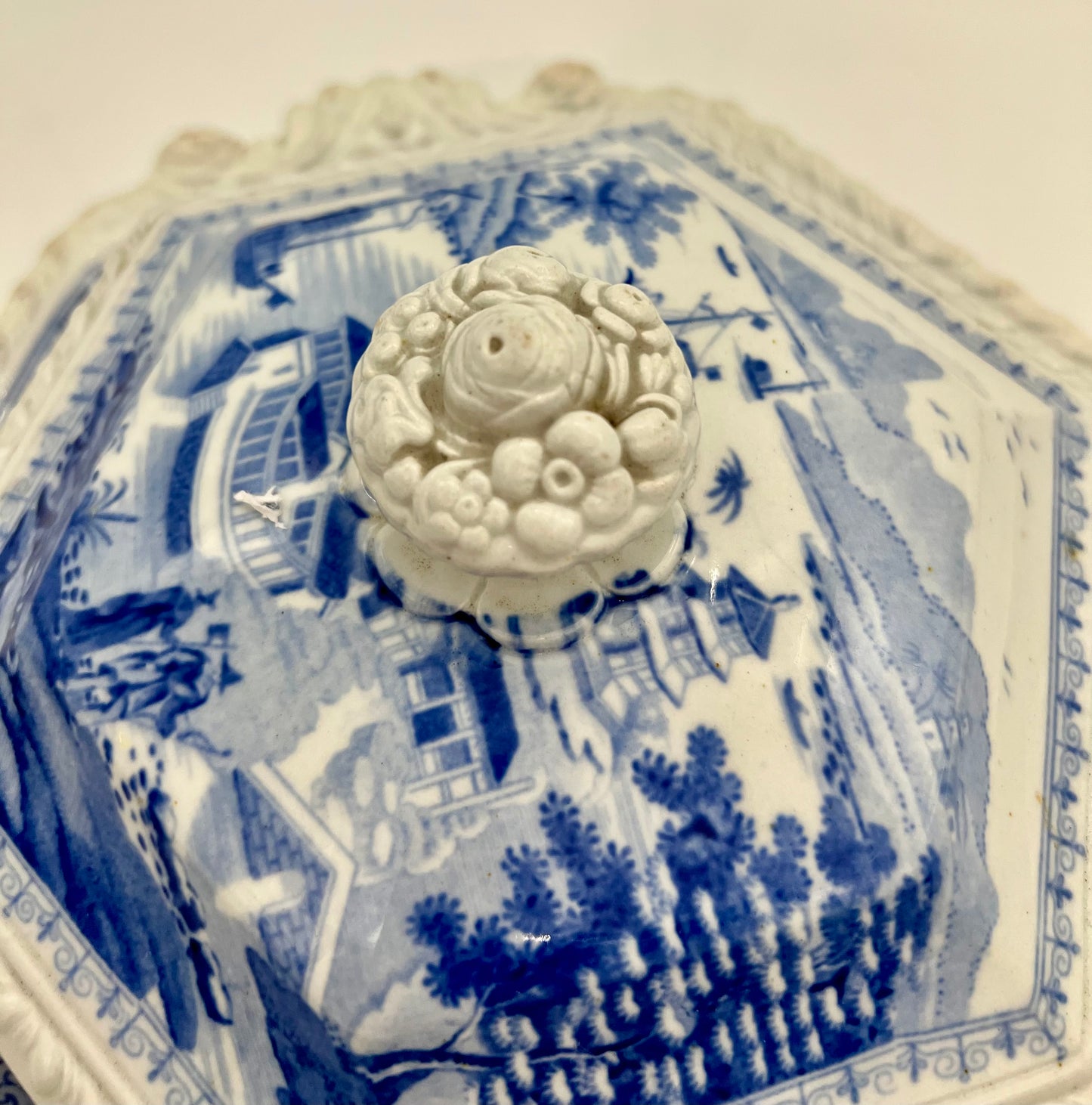 GEORGIAN BLUE AND WHITE RIDGEWAY INDIAN TEMPLE HEXAGON COVERED SERVING DISH, CIRCA 1820