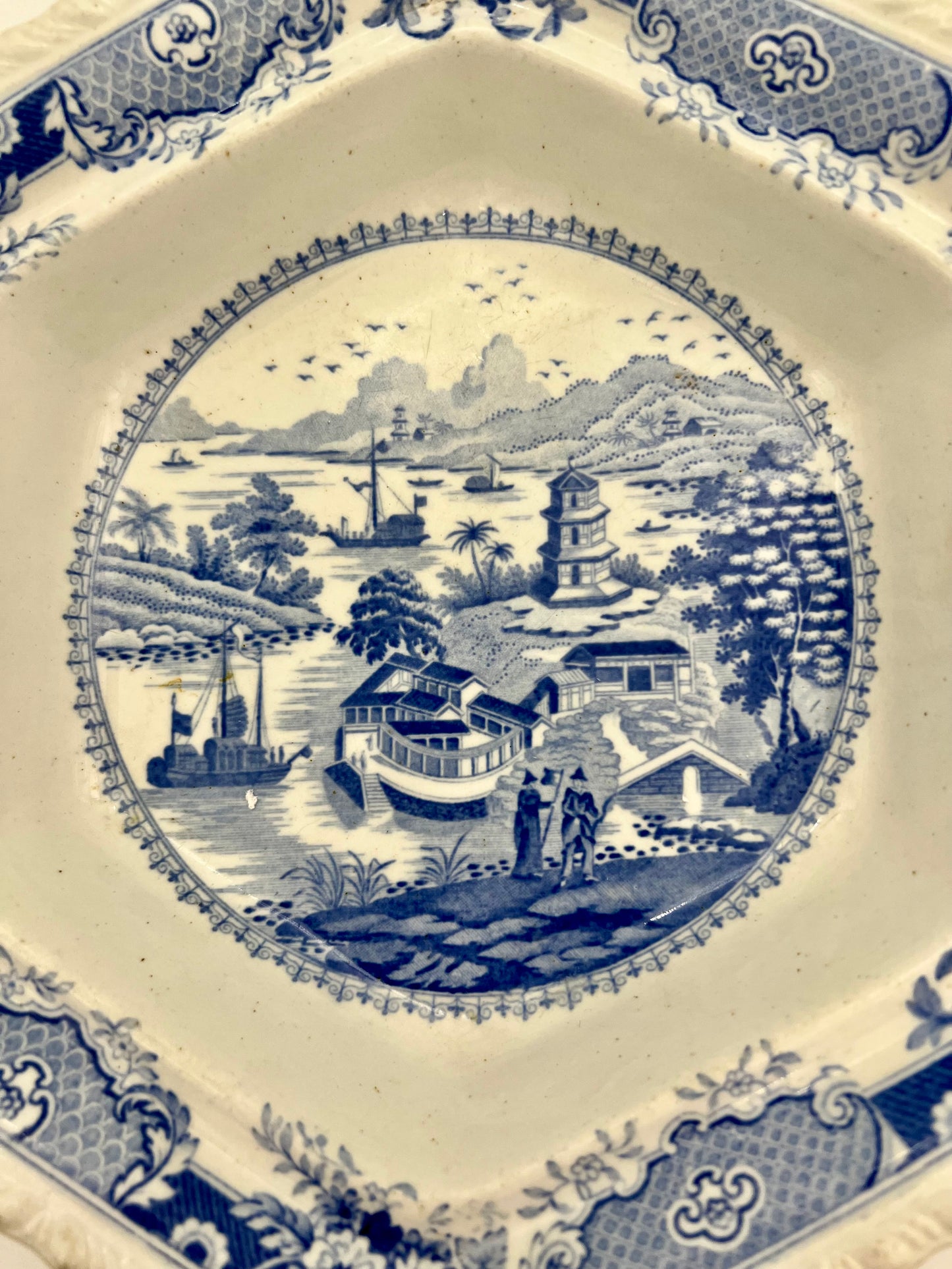 GEORGIAN BLUE AND WHITE RIDGEWAY INDIAN TEMPLE HEXAGON COVERED SERVING DISH, CIRCA 1820